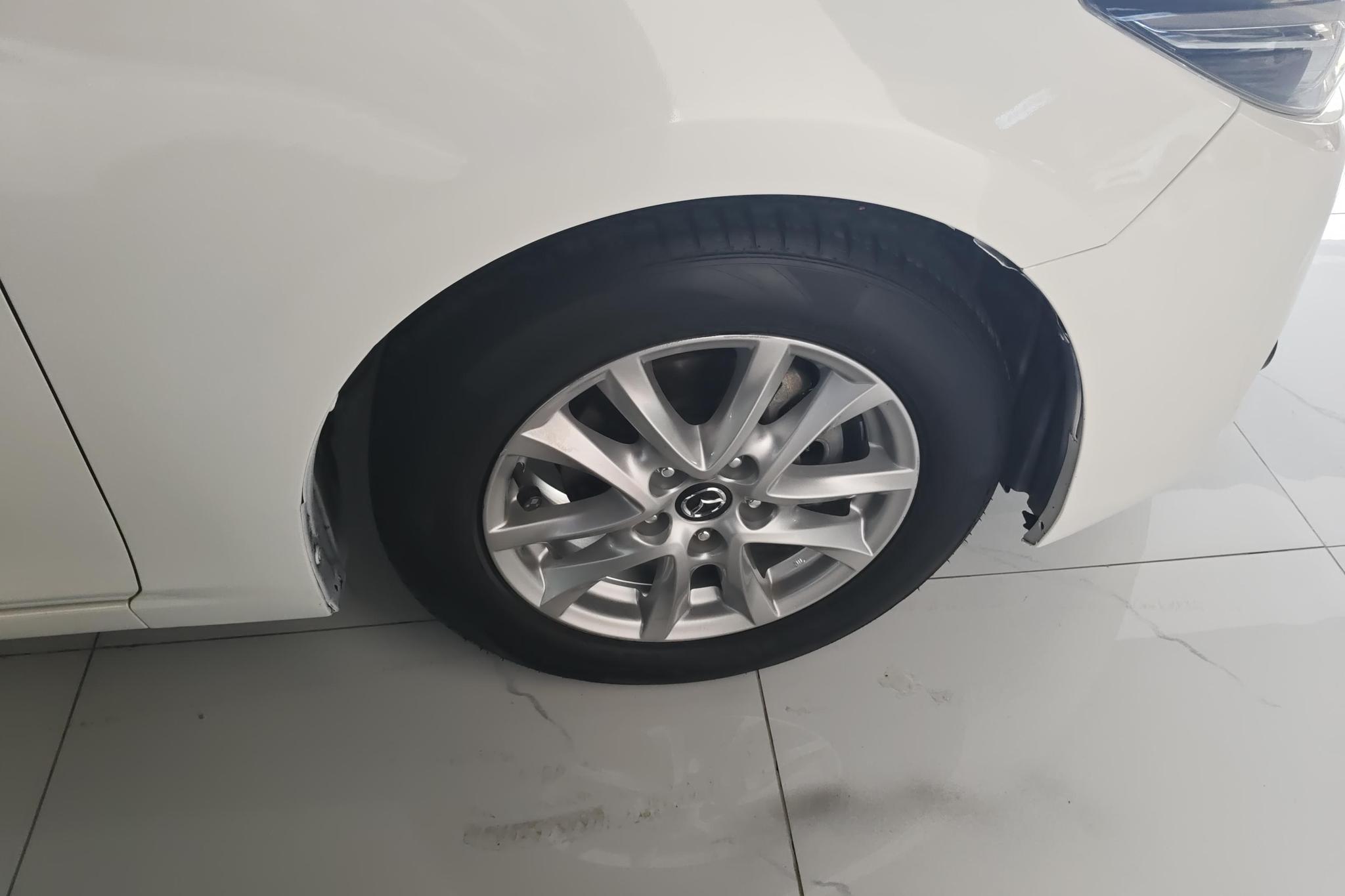 Mazda Mazda3 3 2017 1.5L AT Luxury V