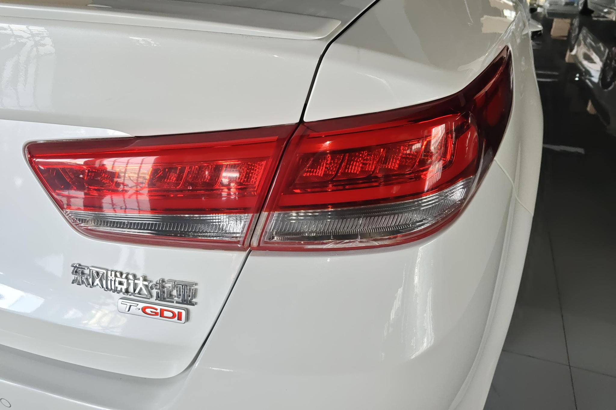 Kia K5 2016 1.6T AT LUX