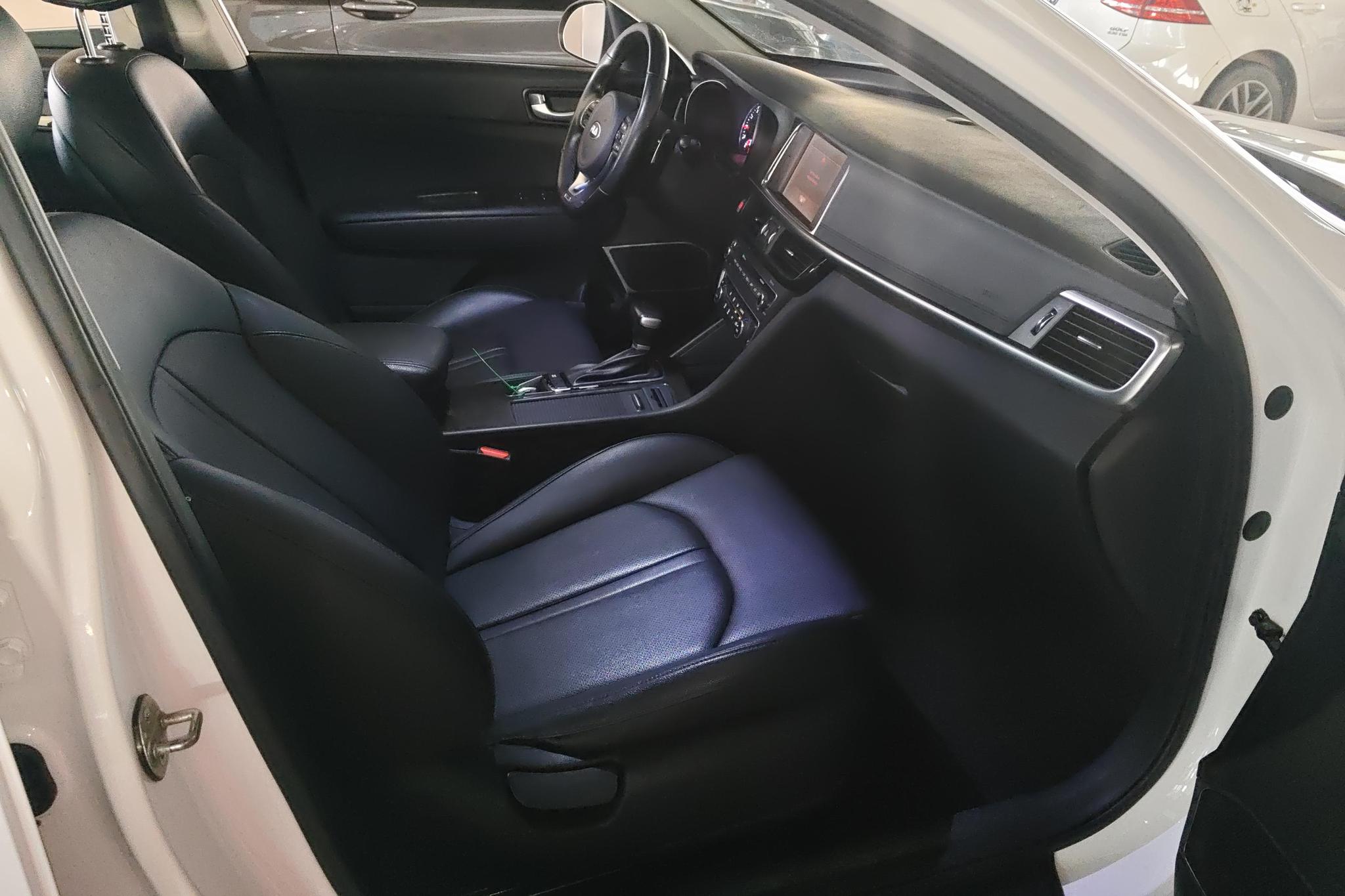 Kia K5 2016 1.6T AT LUX
