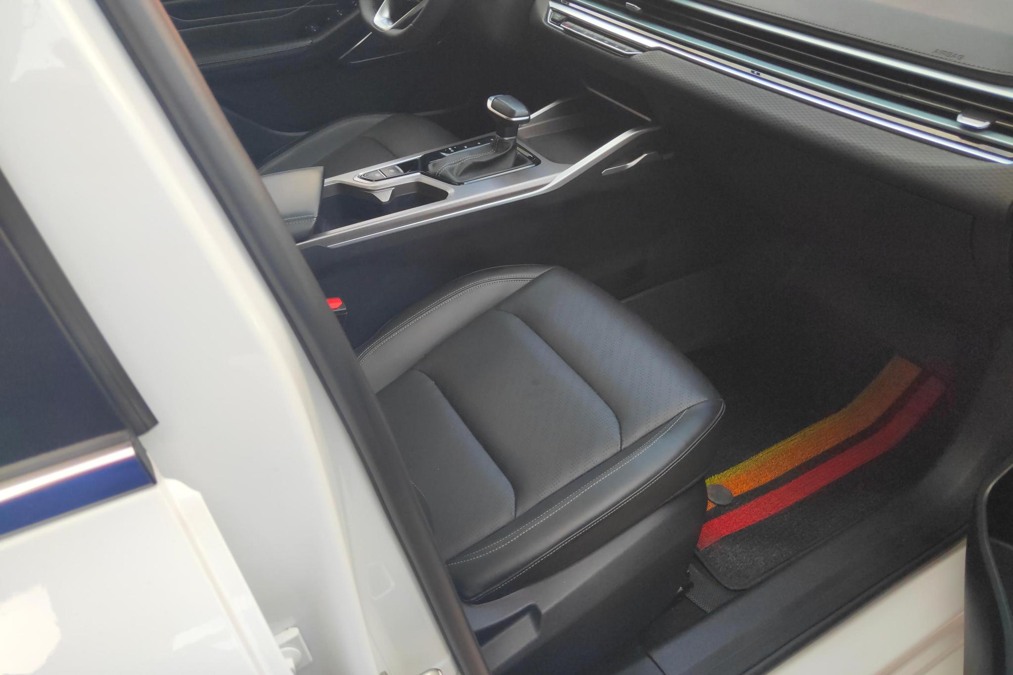 Geely Emgrand 2022 4 1.5L CVT Luxury