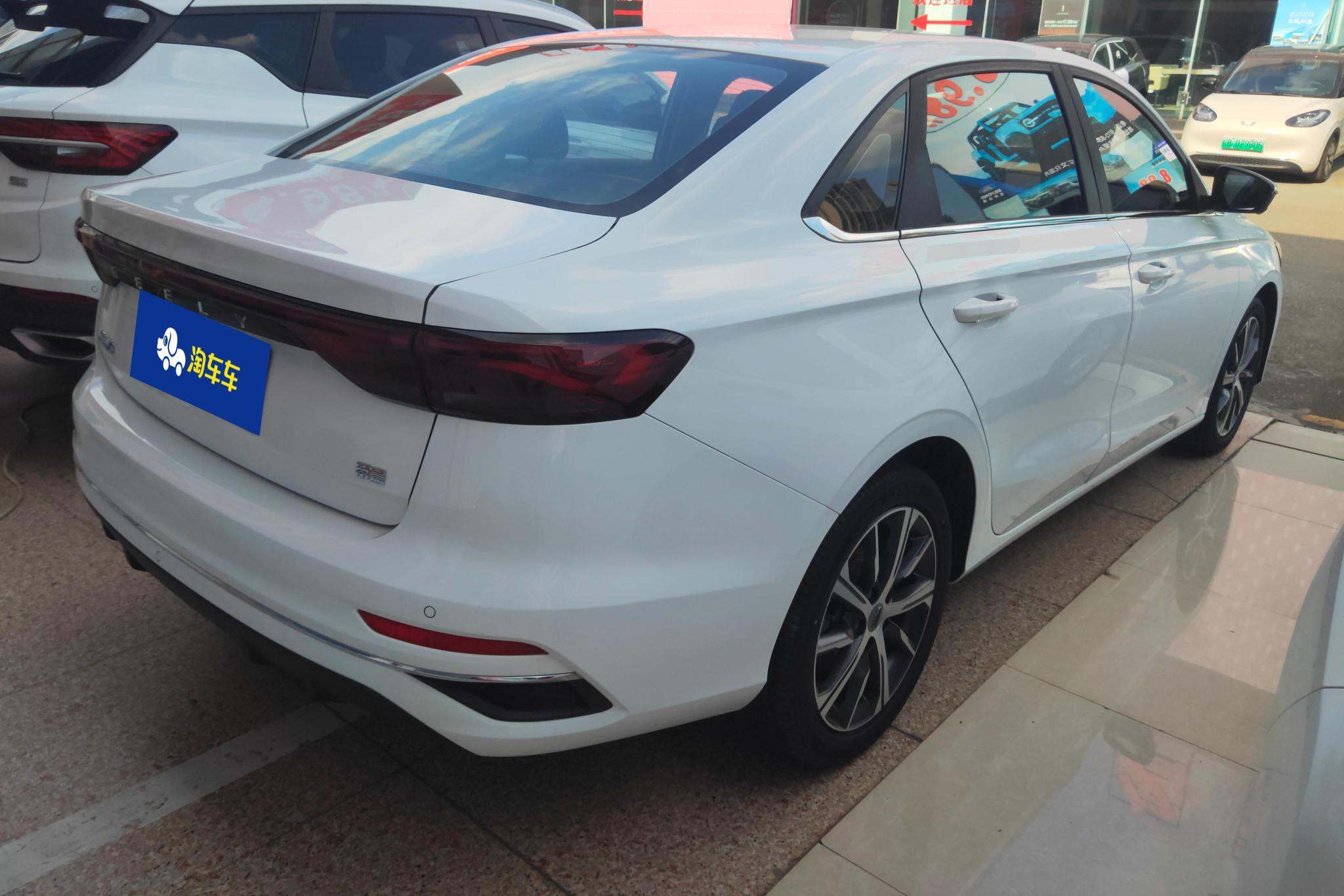 Geely Emgrand 2022 4 1.5L CVT Luxury