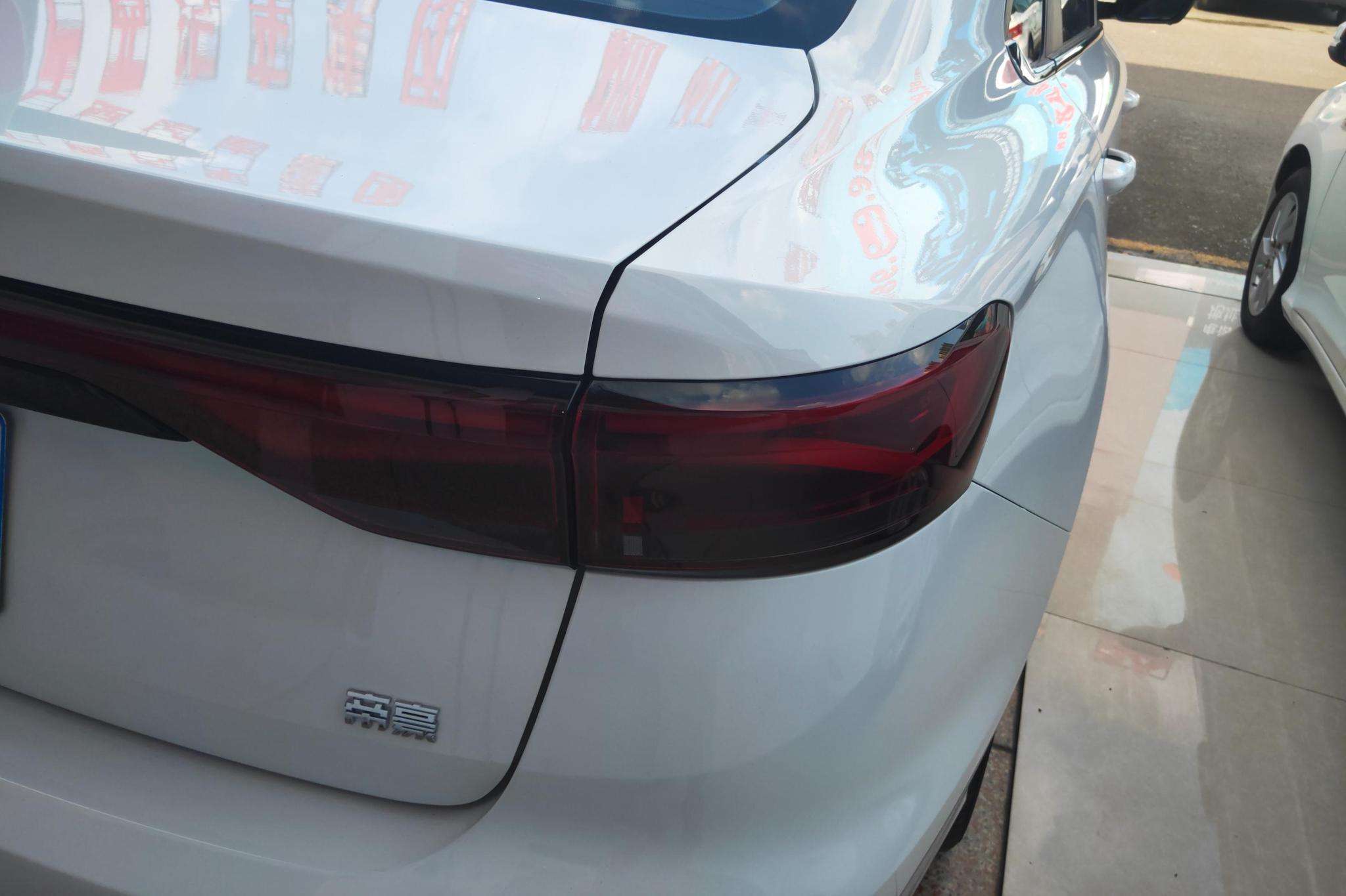 Geely Emgrand 2022 4 1.5L CVT Luxury