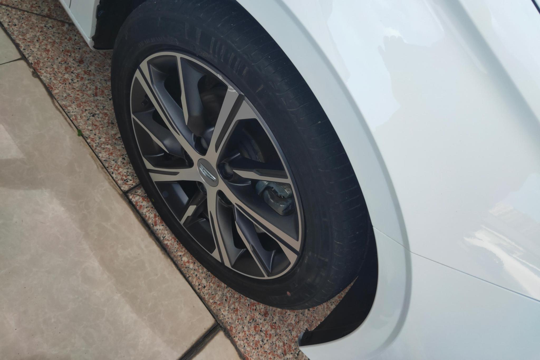 Geely Emgrand 2022 4 1.5L CVT Luxury