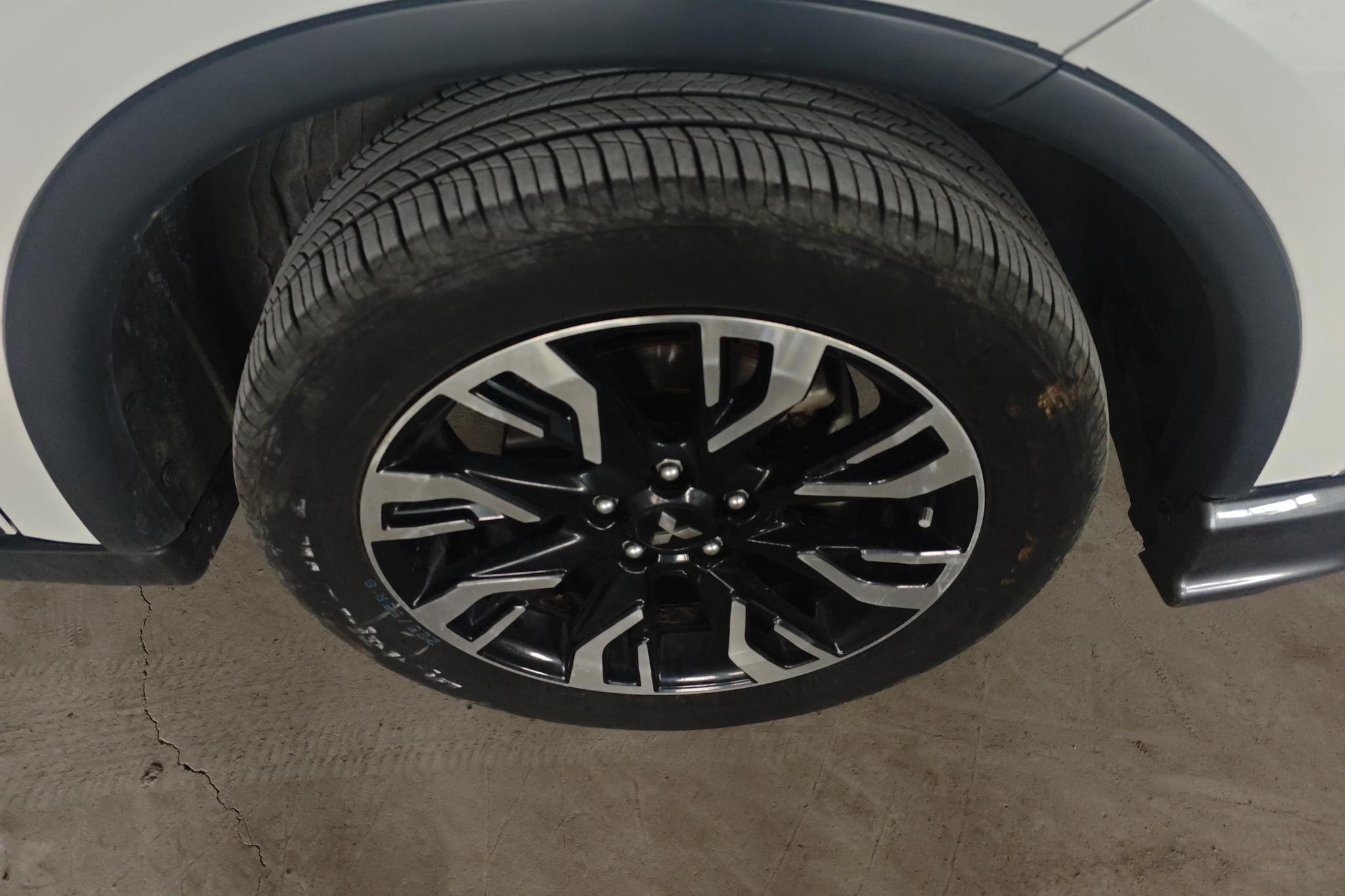 Mitsubishi Outlander 2020 2.4L 5 мест