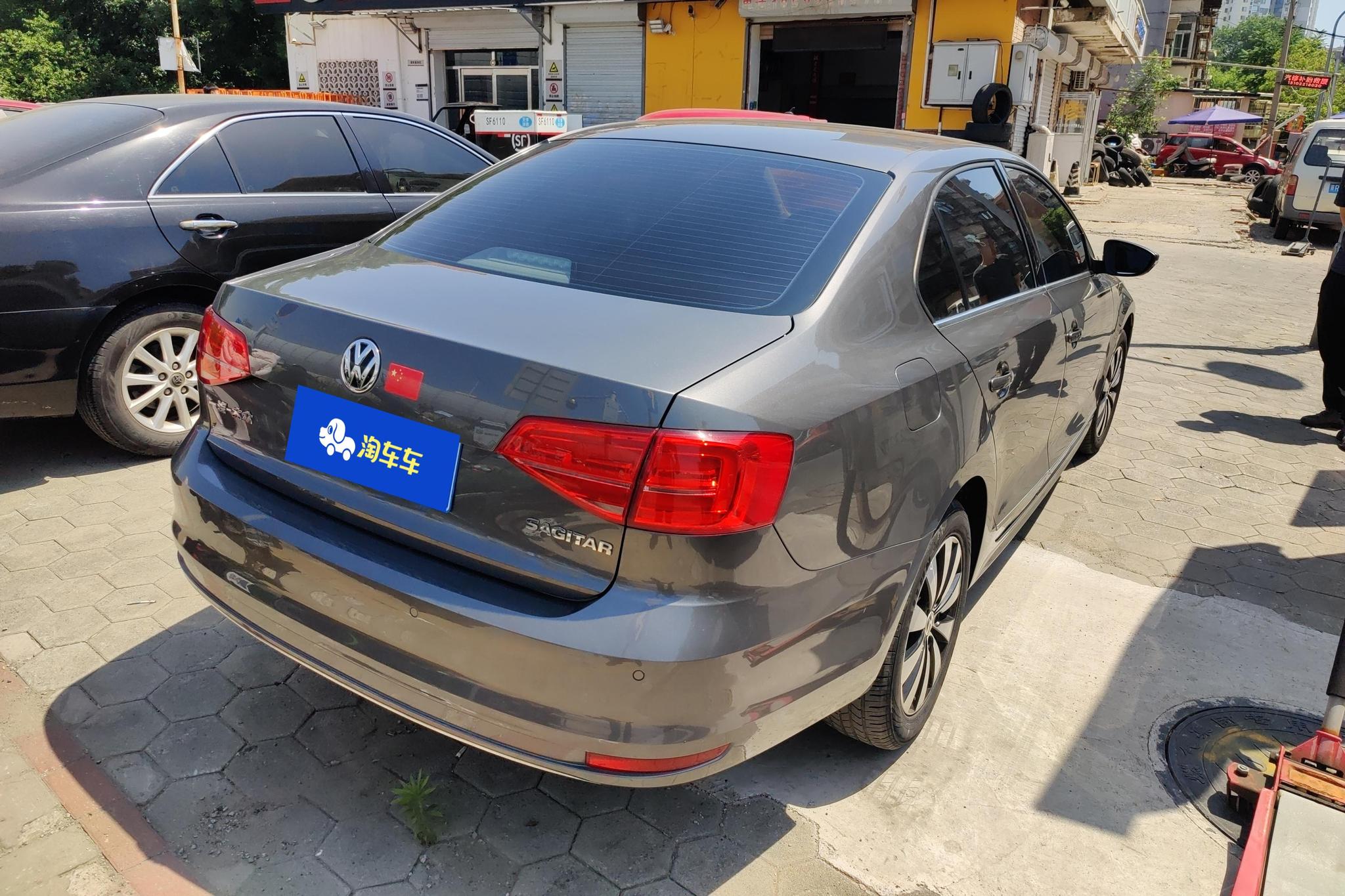 Volkswagen Sagitar 2015 1.6L MT Comfort