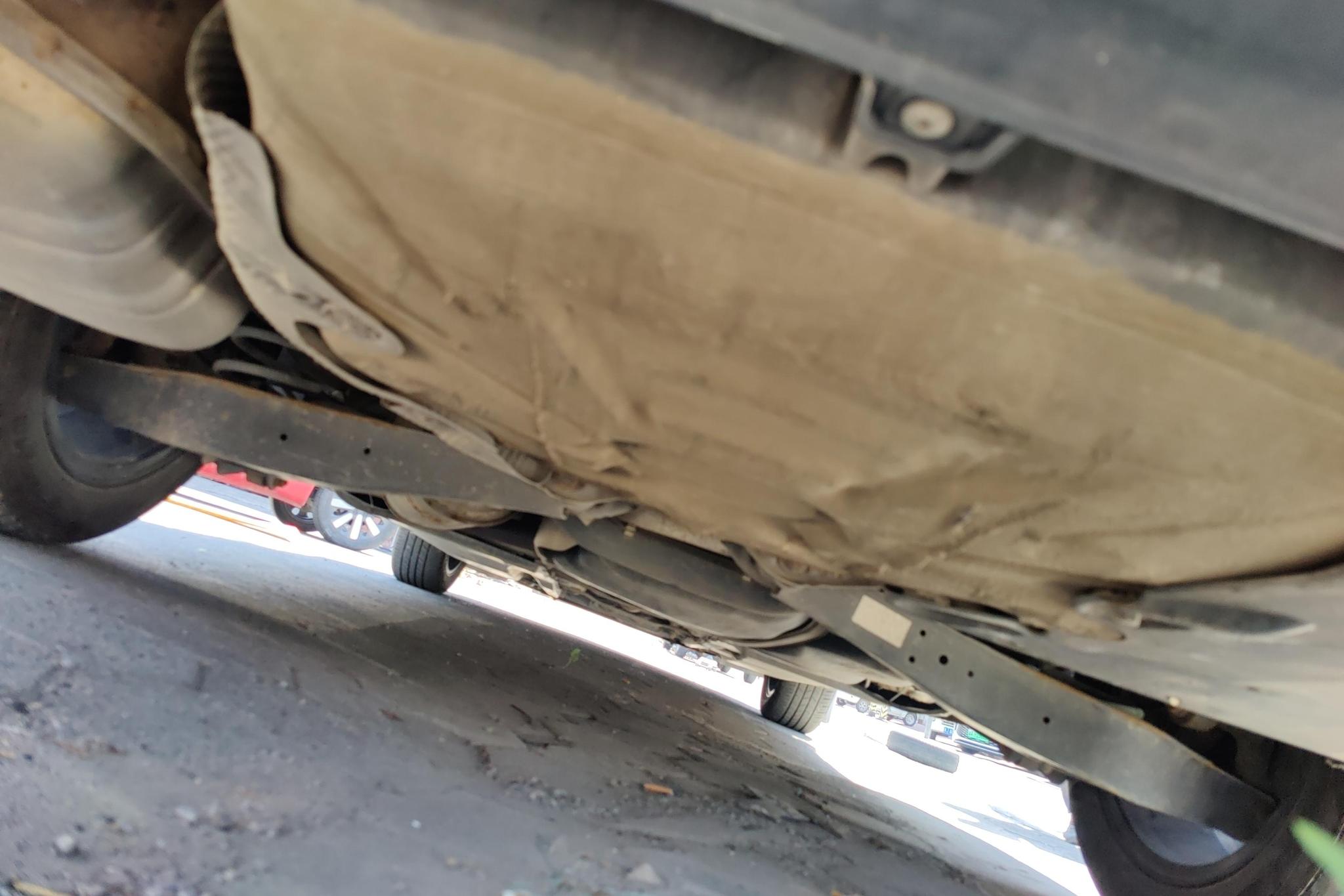 Volkswagen Sagitar 2015 1.6L MT Comfort