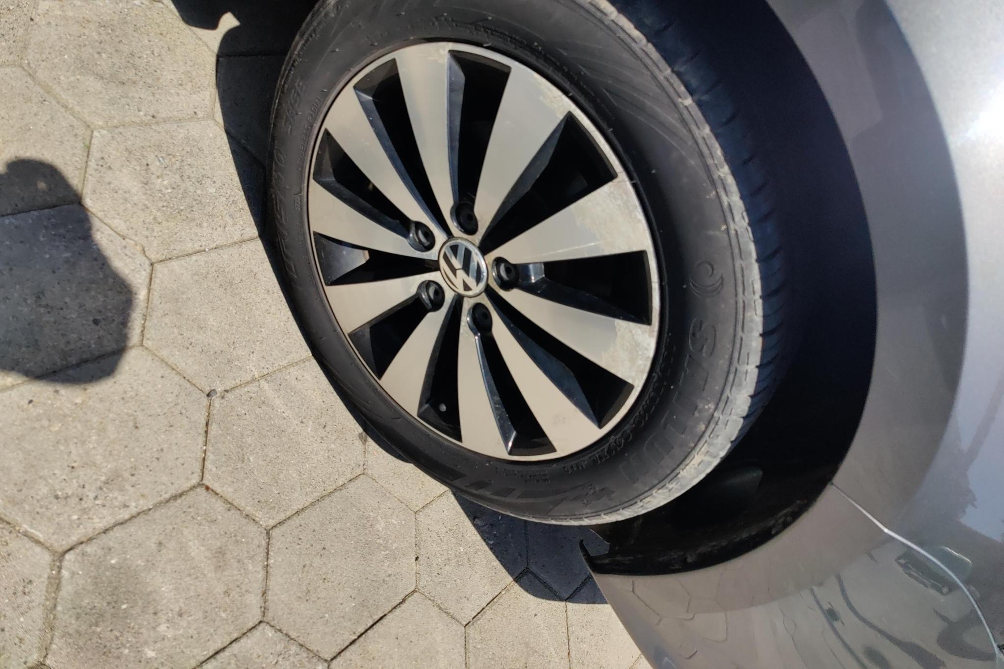 Volkswagen Sagitar 2015 1.6L MT Comfort
