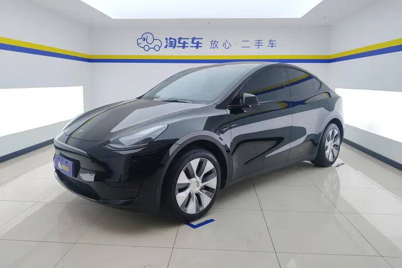 Tesla Model Y — фото 1