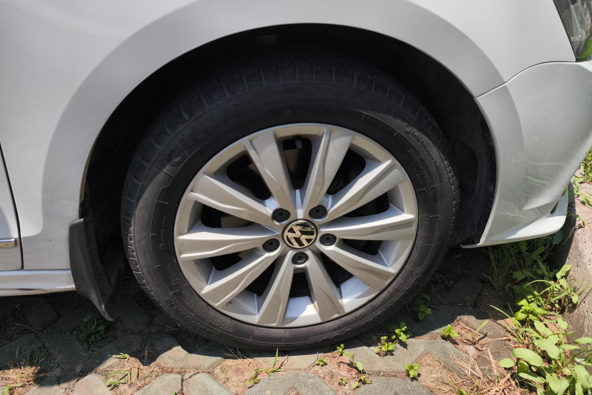 Volkswagen Sagitar 2015 230TSI AT Comfort