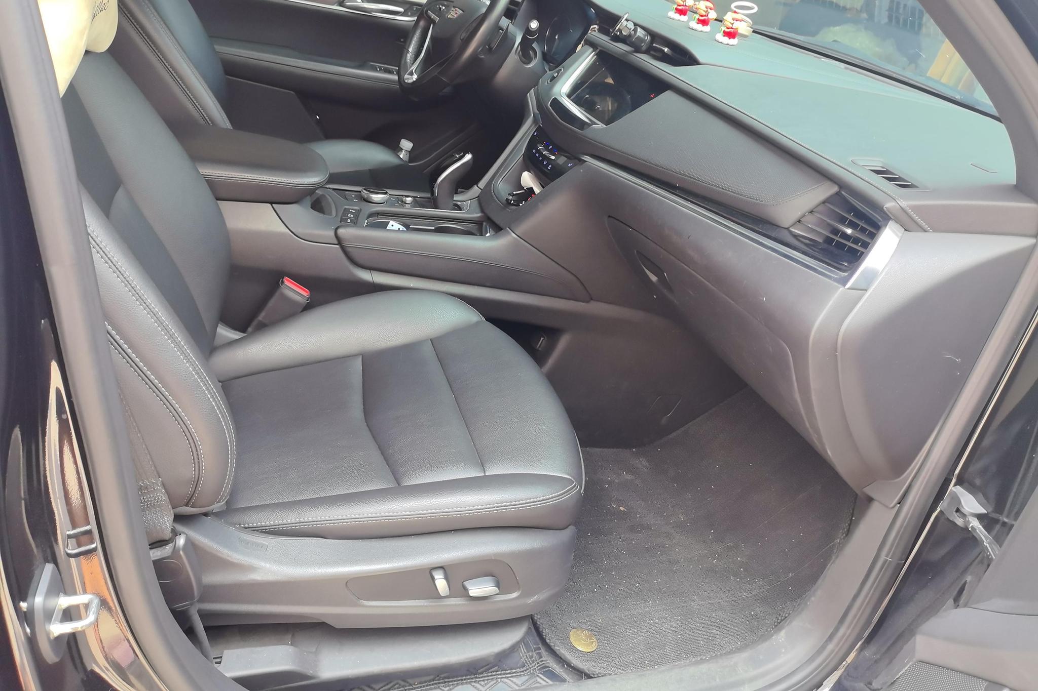 Cadillac XT6 2022 2.0T мест Luxury