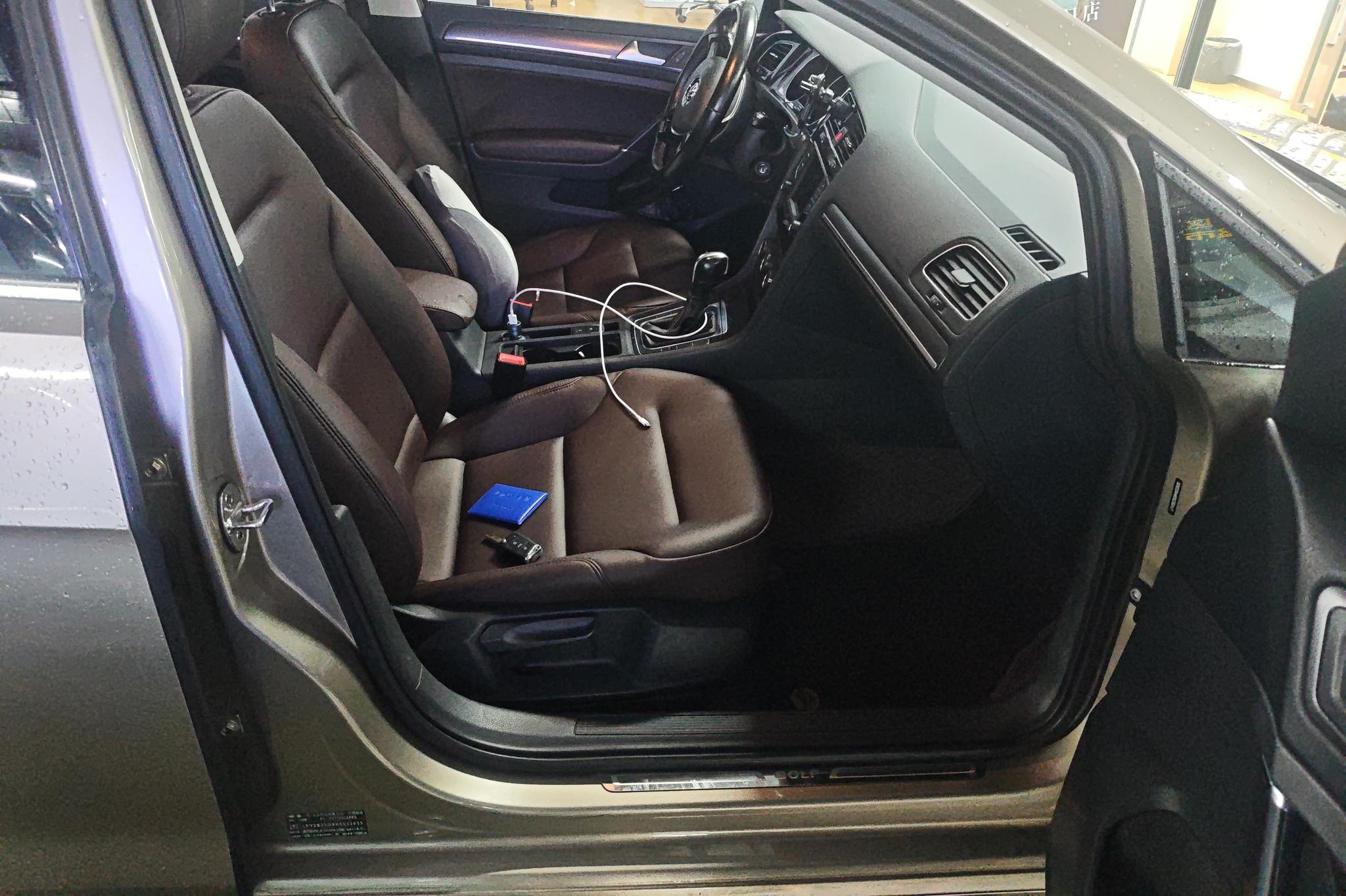Volkswagen Golf 2017 1.6L AT Comfort