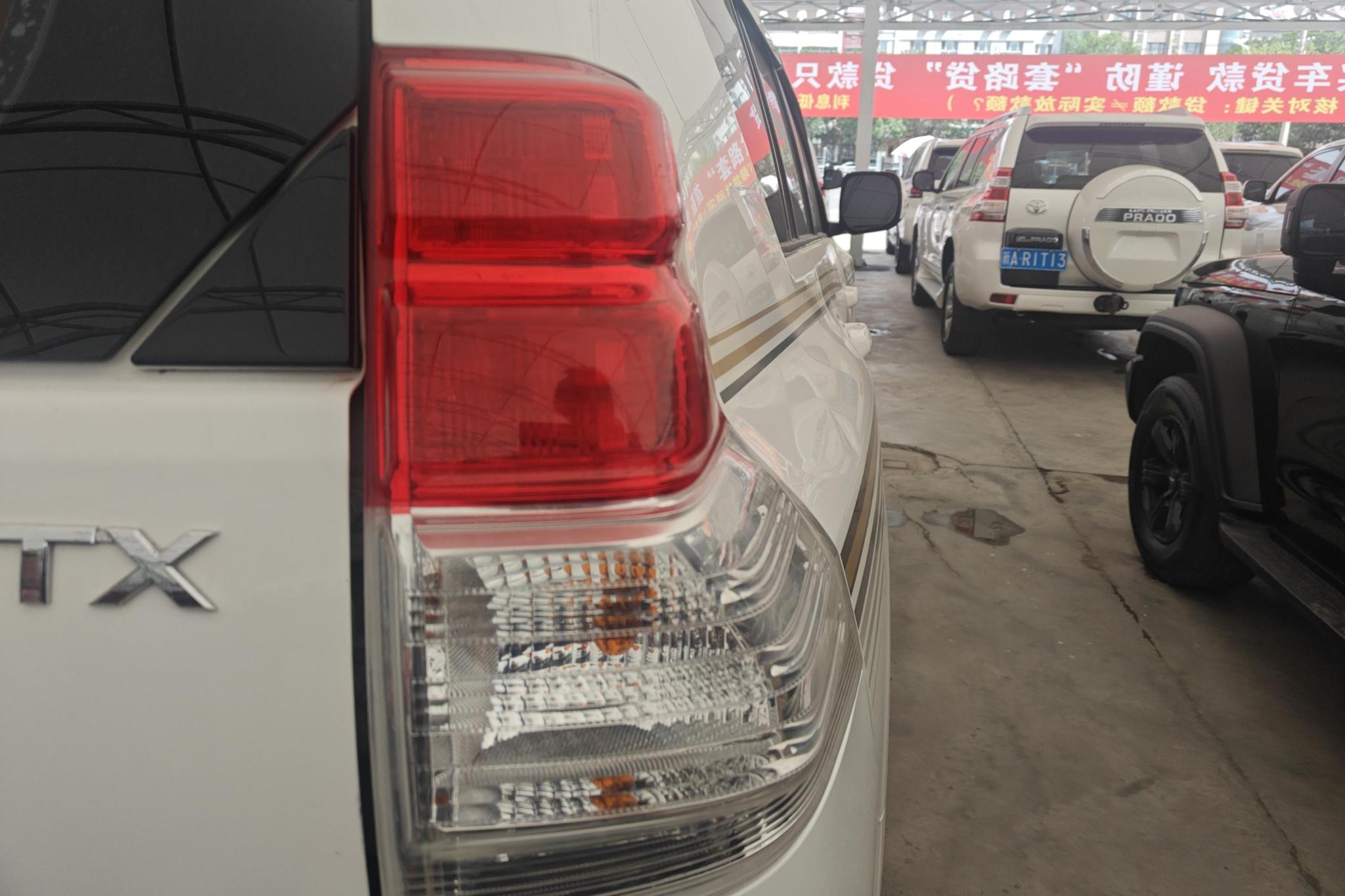 Toyota Land Cruiser Prado 2010 4.0L AT TX