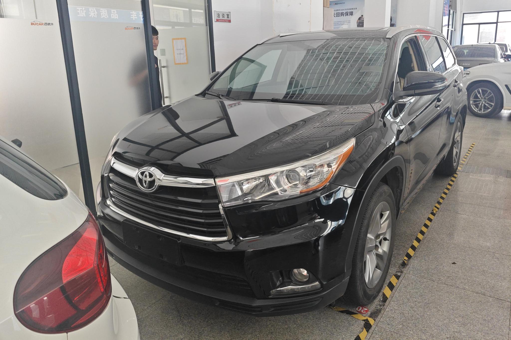 Toyota Highlander 2015 2.0T Luxury 7 мест