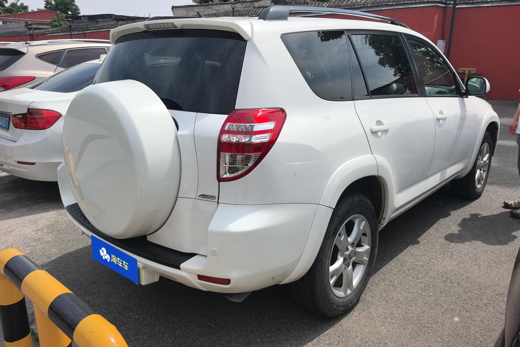 Toyota RAV4 2011 2.4L AT Luxury