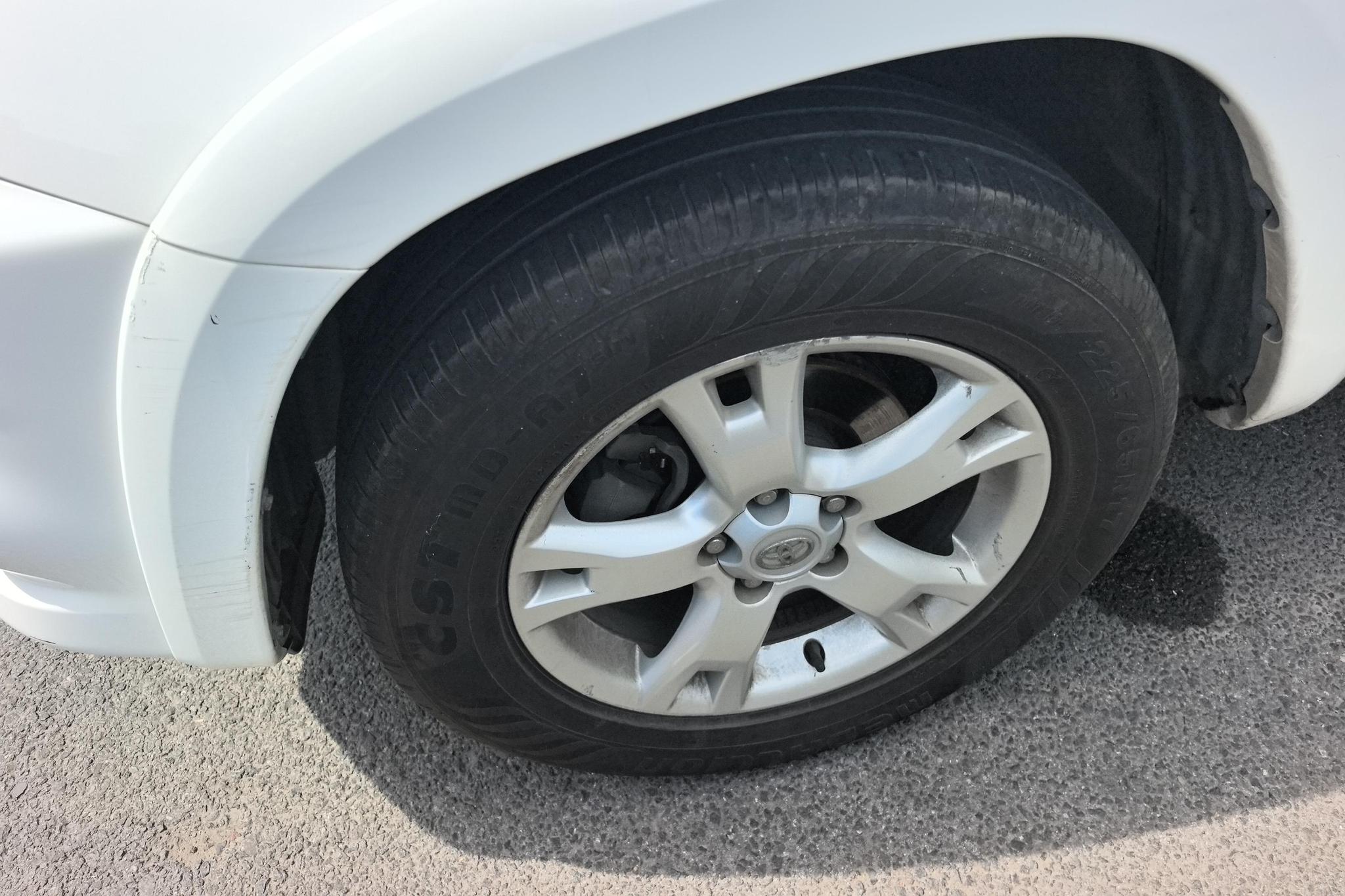 Toyota RAV4 2011 2.4L AT Luxury