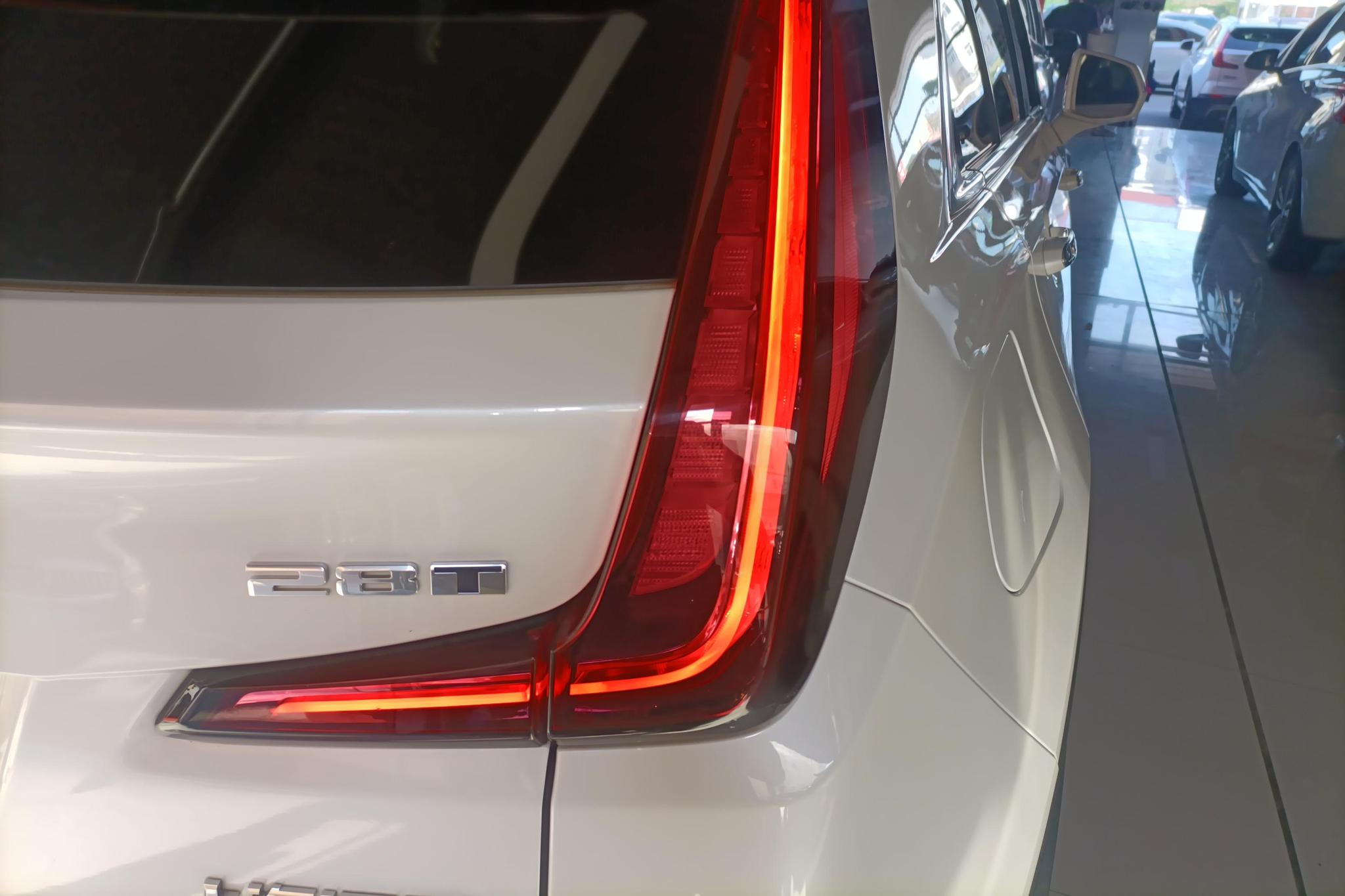 Cadillac XT4 2018 28T Lead