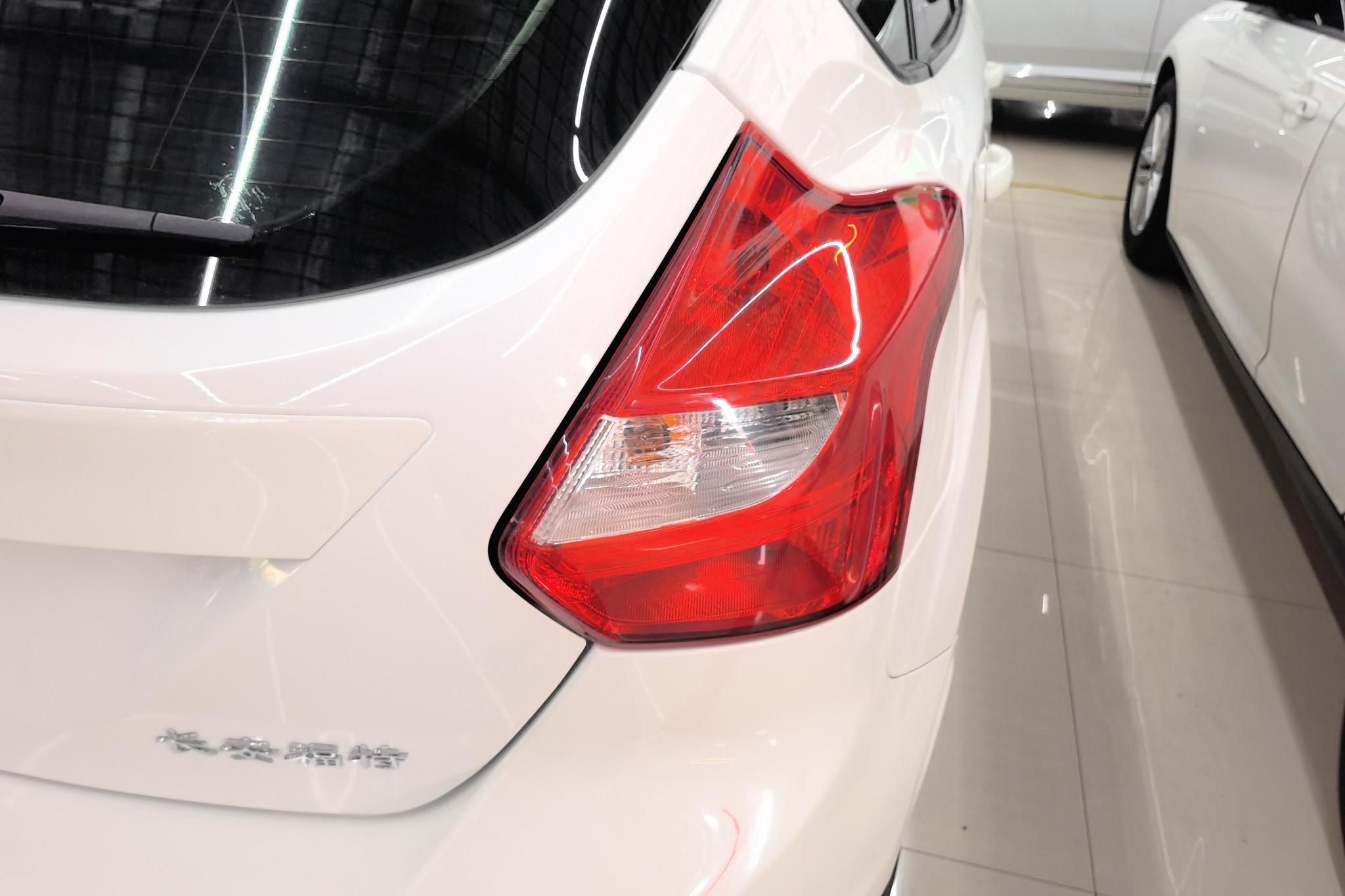 Ford Focus 2012 1.6L MT