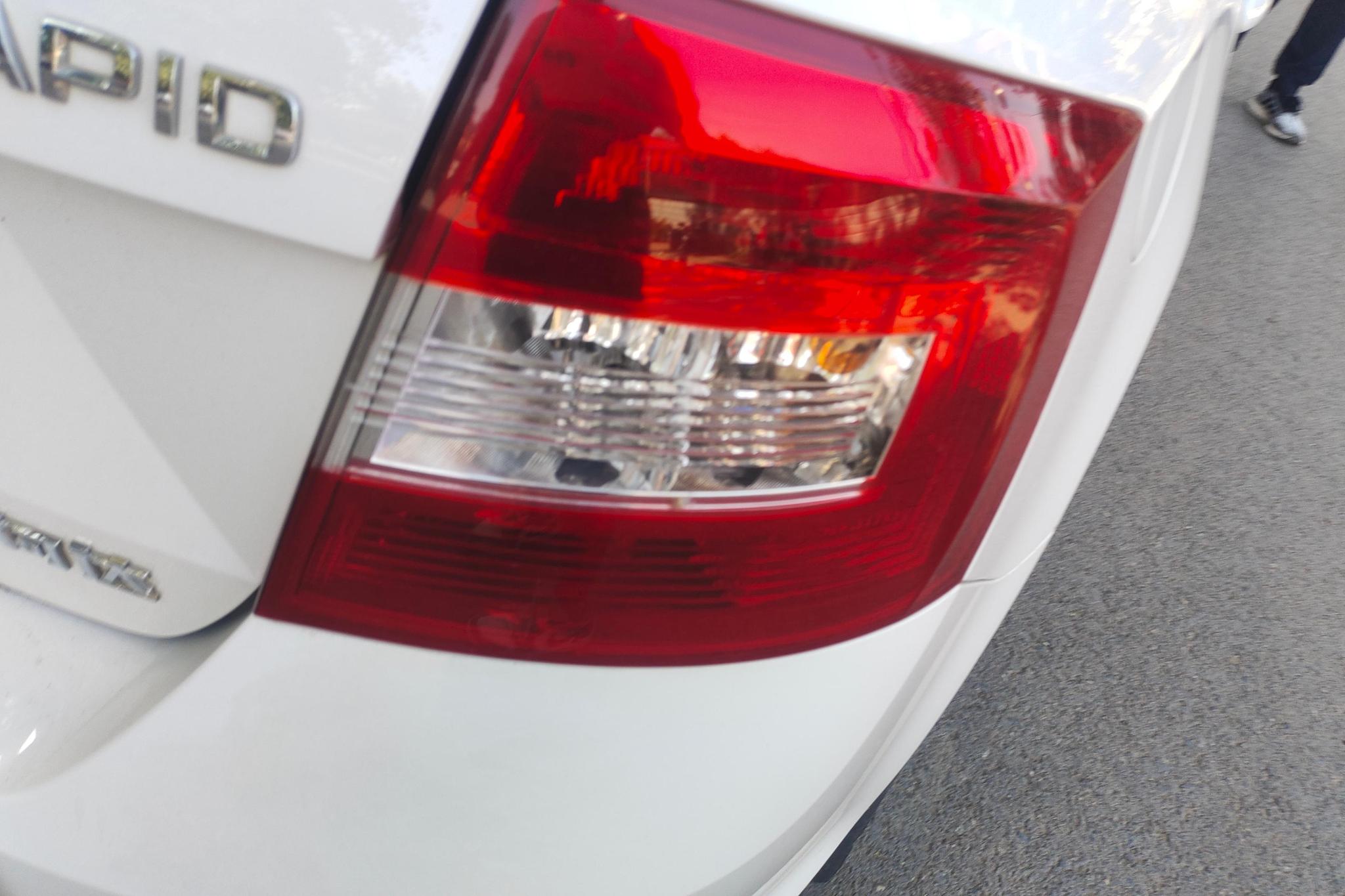 Skoda Rapid Spaceback 2016 1.6L MT