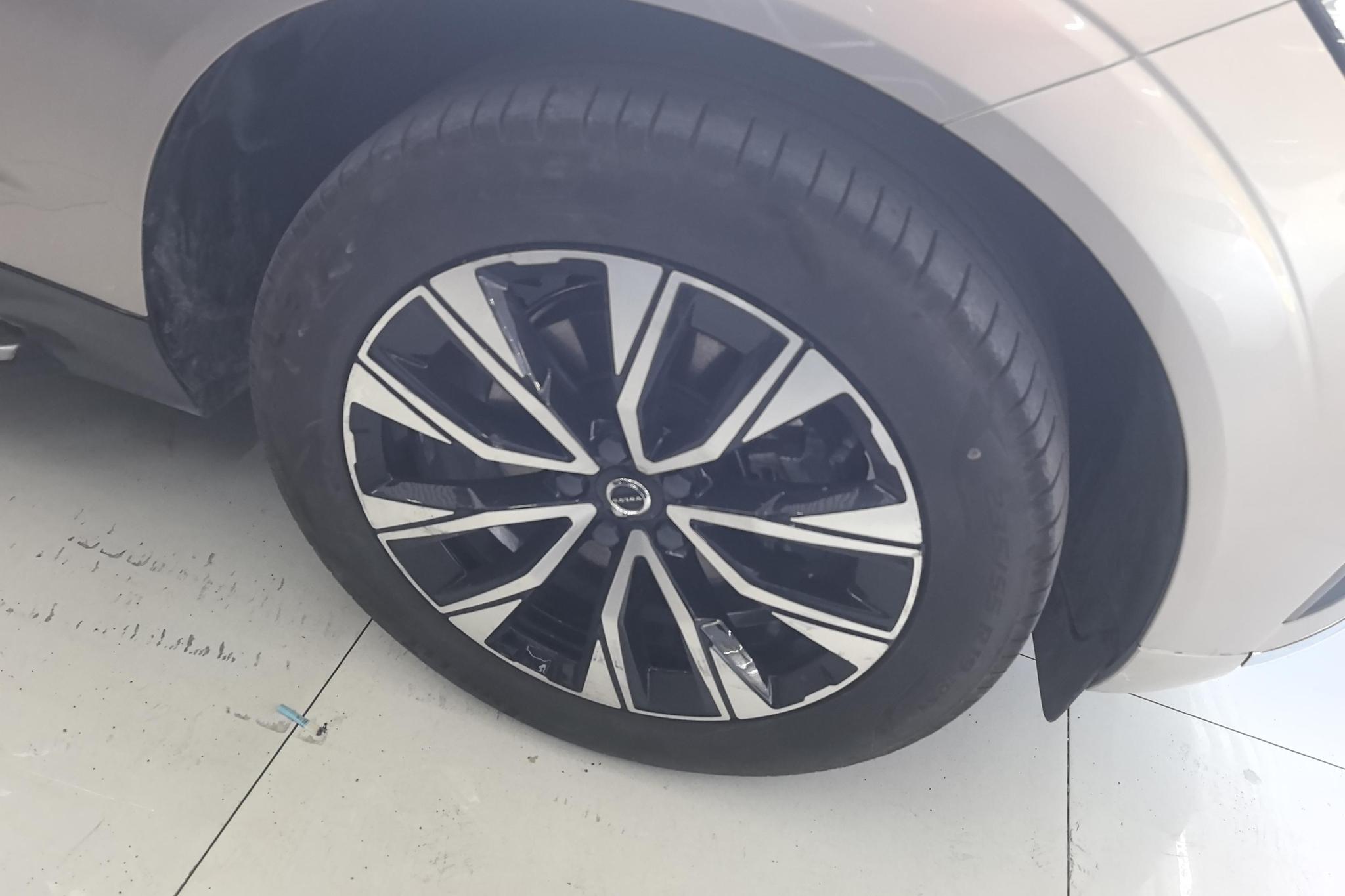 Volvo XC60 2023 B5 Luxury