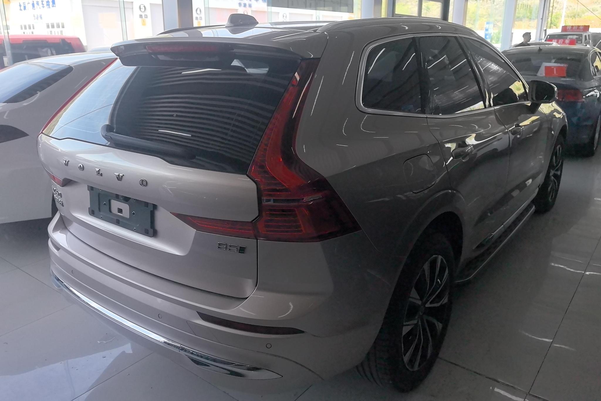Volvo XC60 2023 B5 Luxury