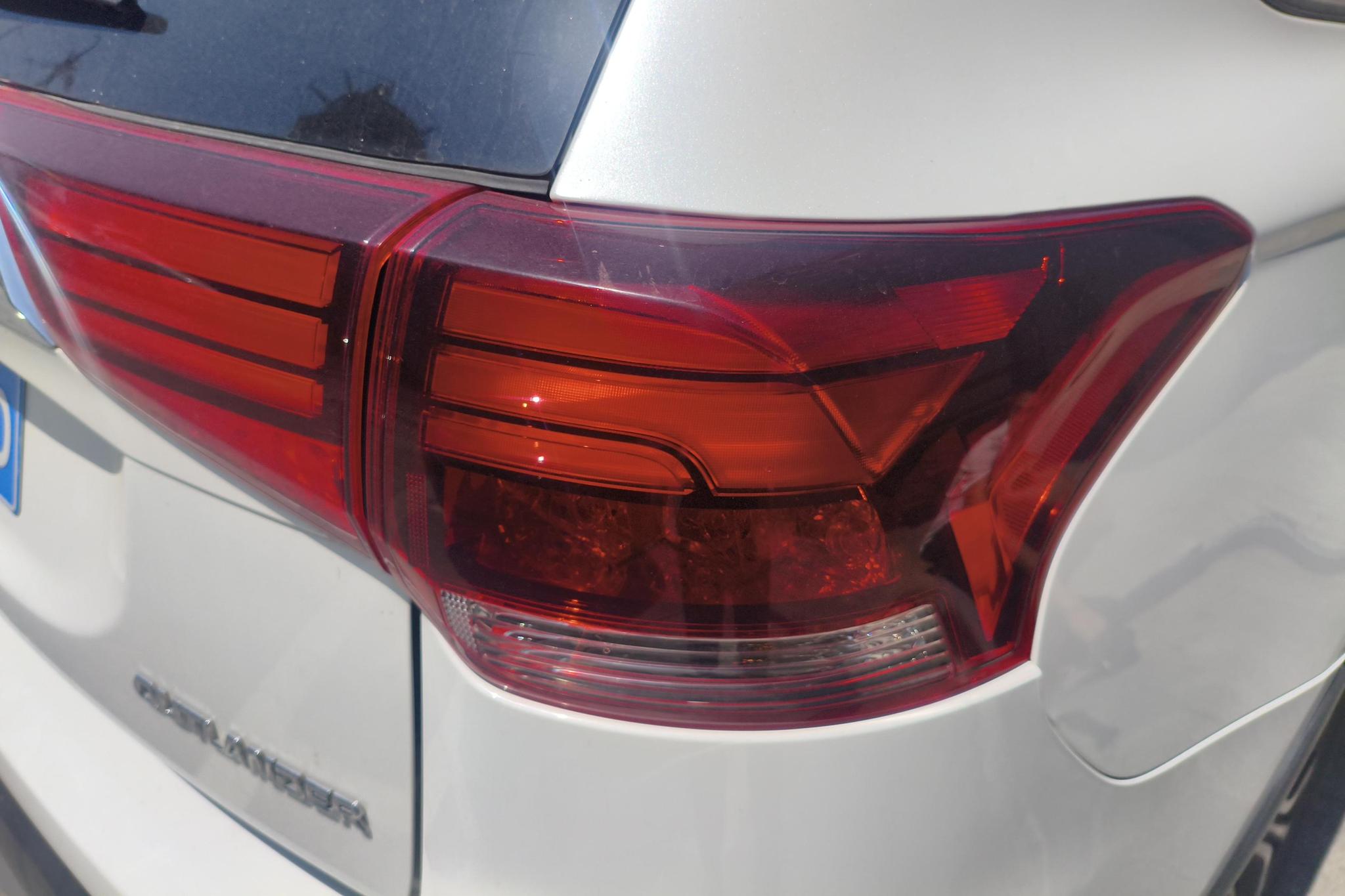 Mitsubishi Outlander 2018 2.0L 7 мест