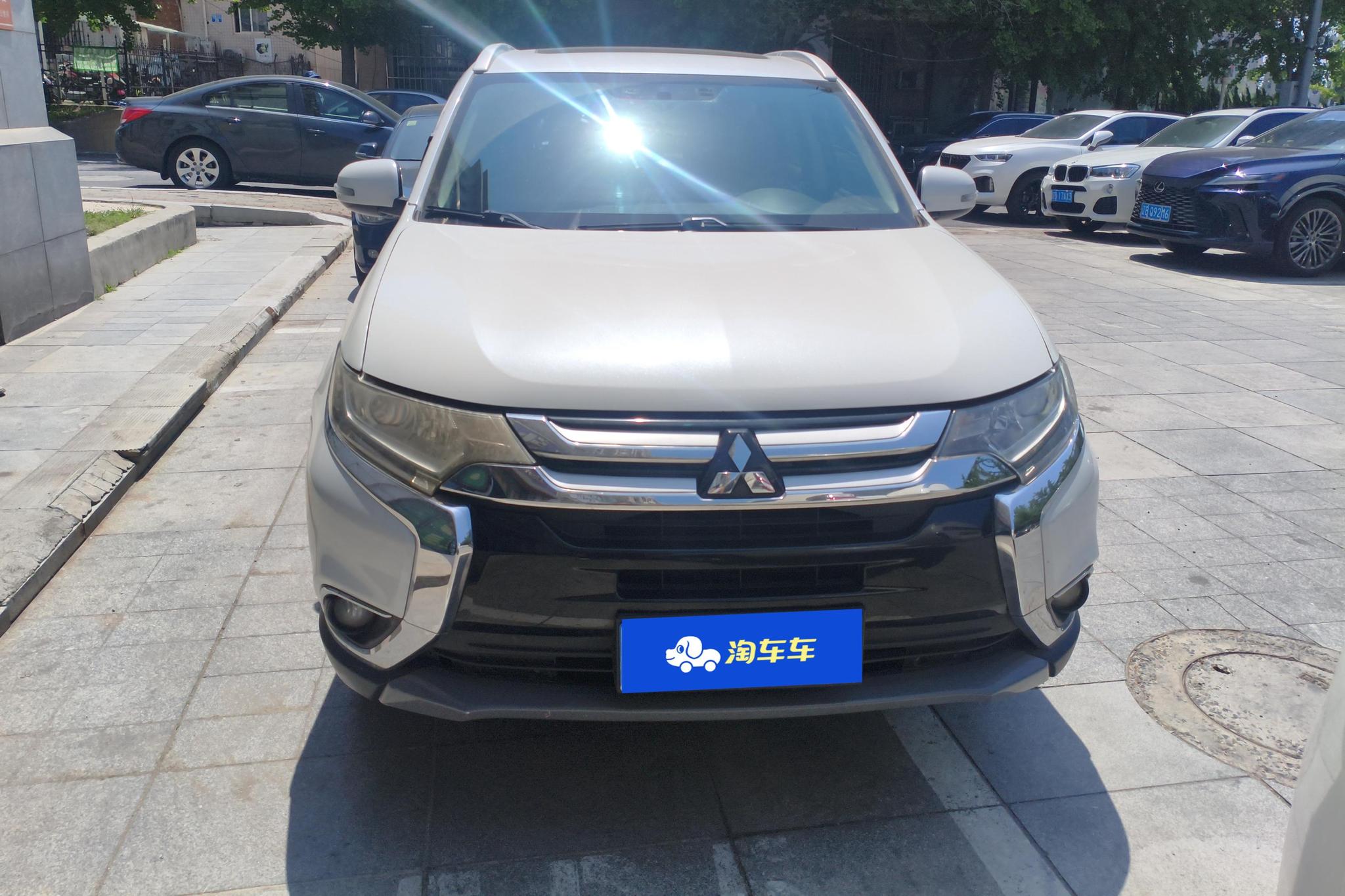 Mitsubishi Outlander 2018 2.0L 7 мест