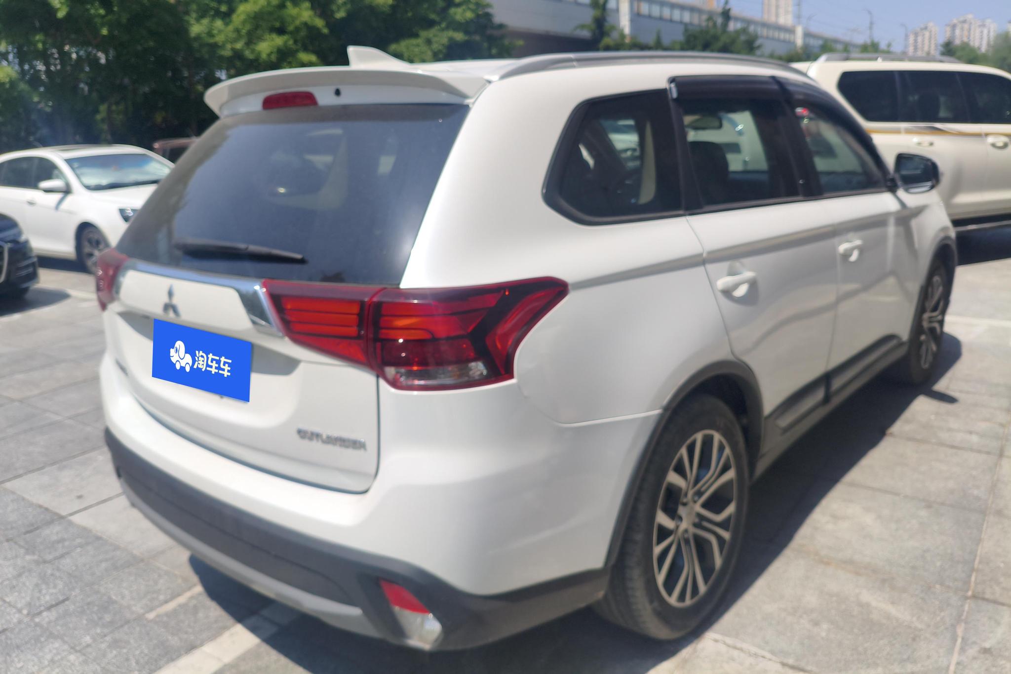 Mitsubishi Outlander 2018 2.0L 7 мест