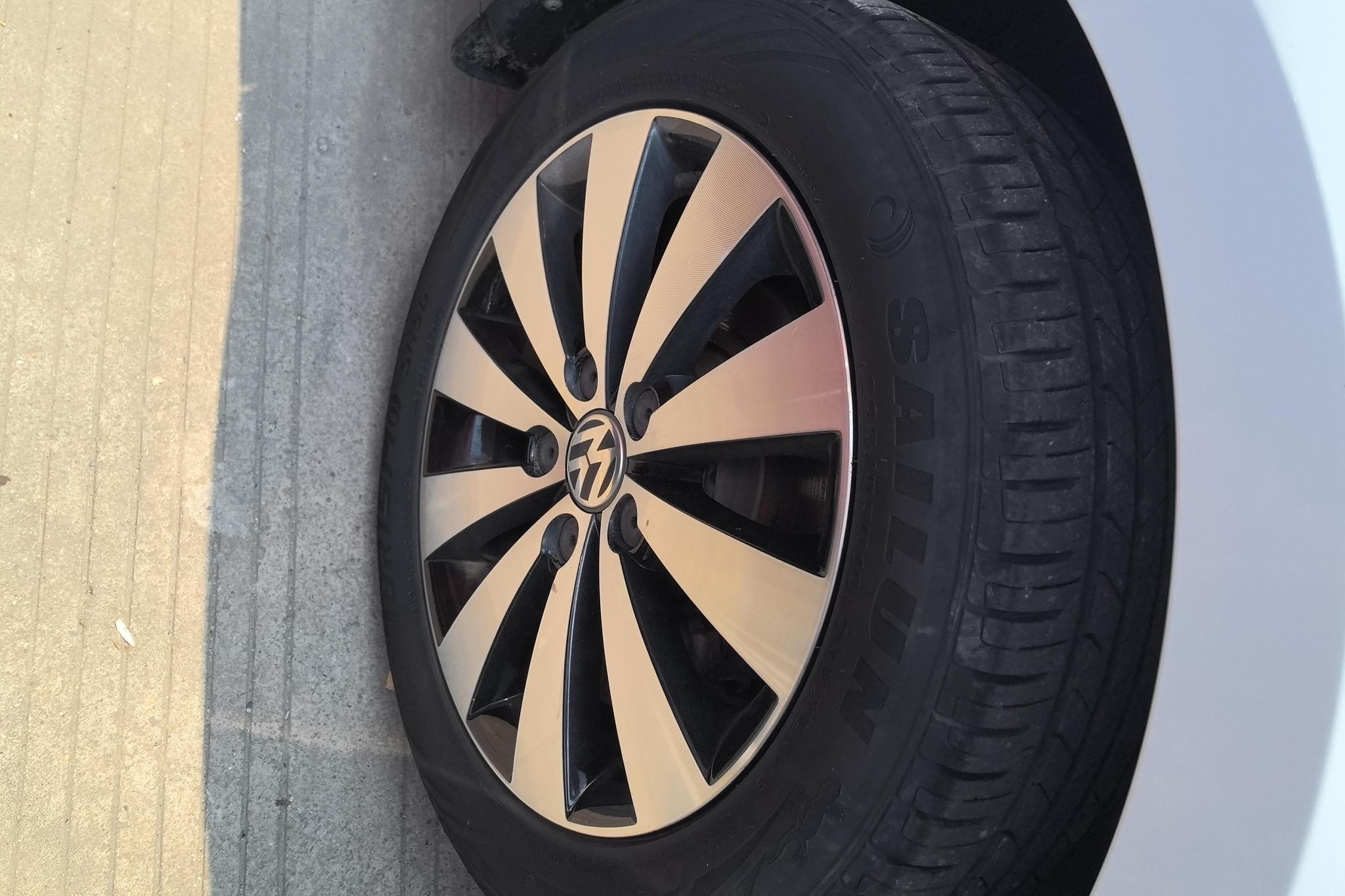 Volkswagen Sagitar 2018 1.6L AT Comfort