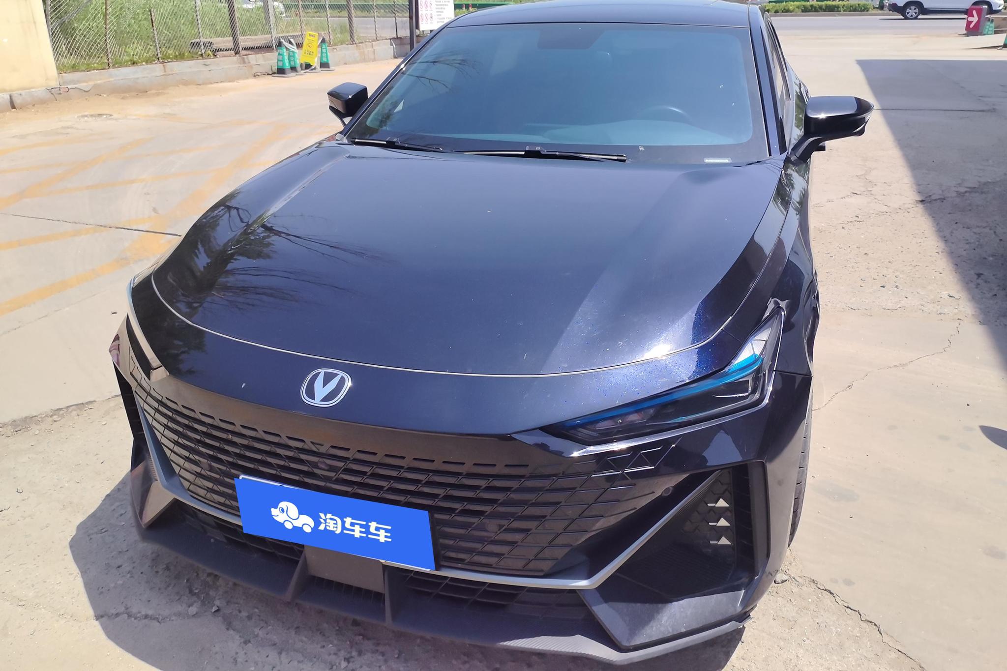 Changan UNI-V 2022 1.5T Luxury