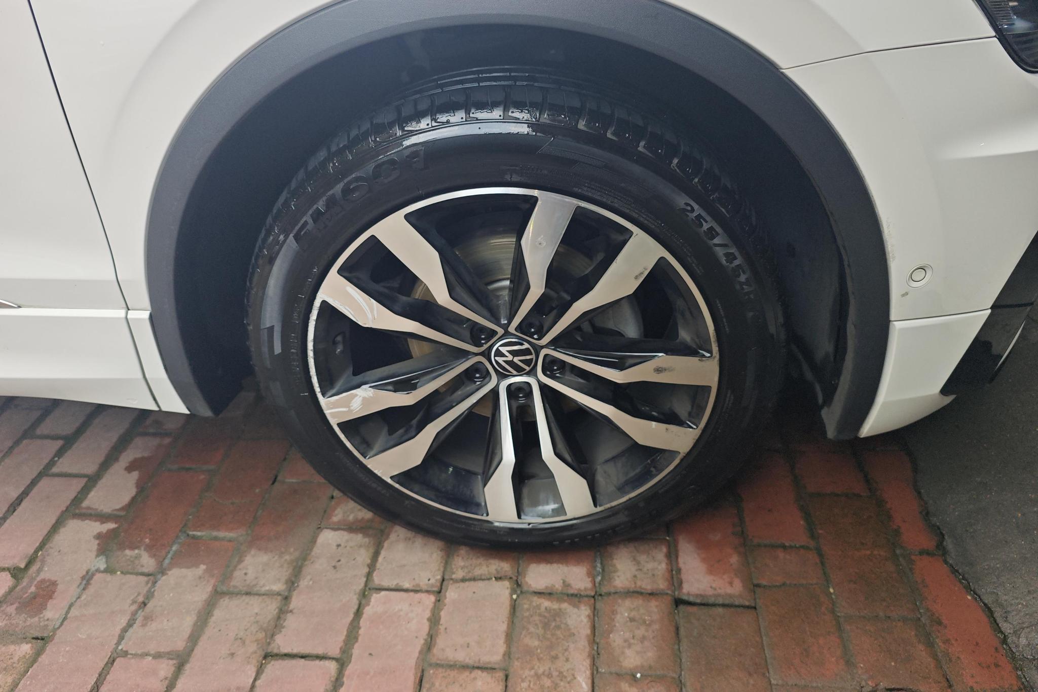 Volkswagen Tiguan L L 2021 330TSI AT R-Line