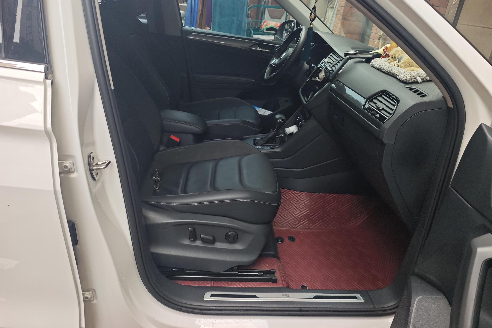 Volkswagen Tiguan L L 2021 330TSI AT R-Line