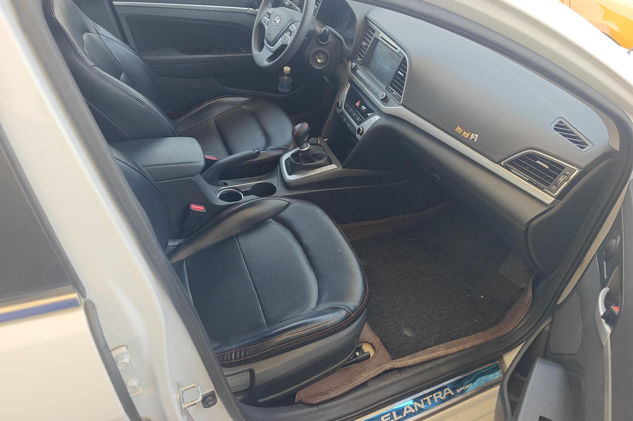 Hyundai Elantra 2016 1.6L MT