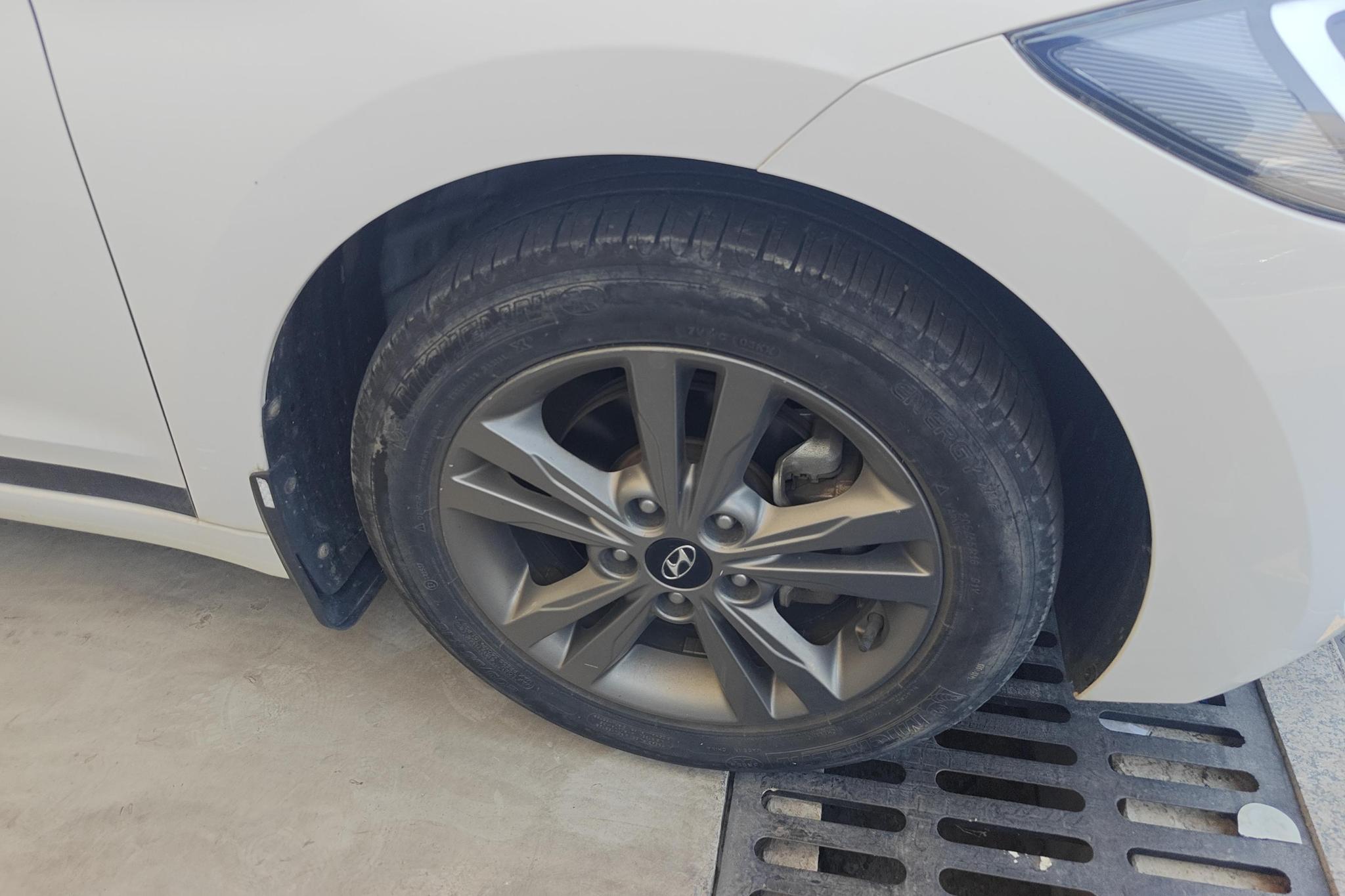 Hyundai Elantra 2016 1.6L MT