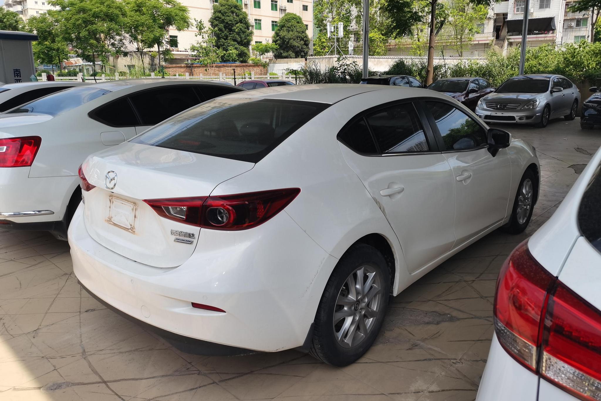 Mazda Mazda3 3 2017 1.5L AT Luxury V