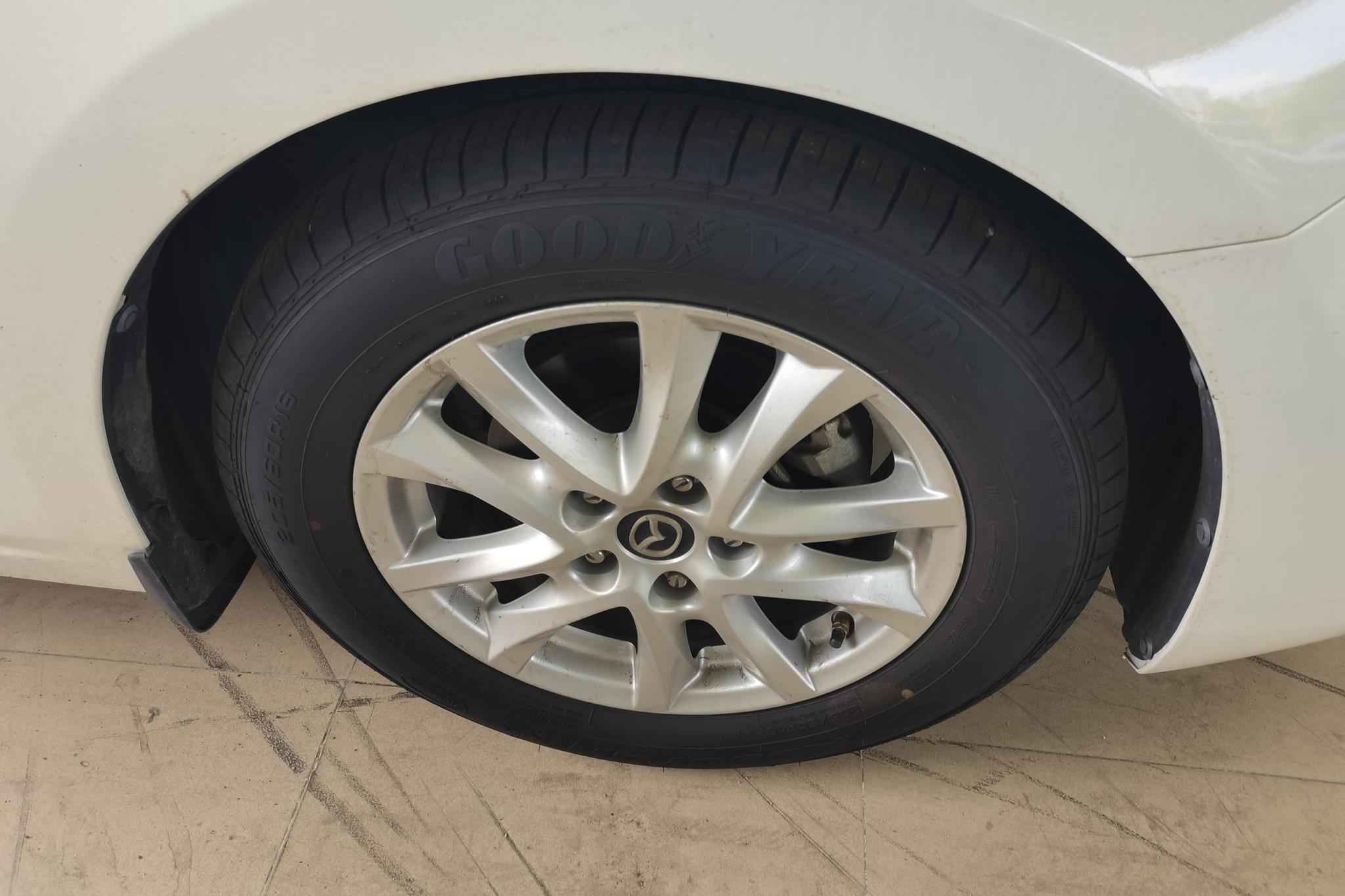 Mazda Mazda3 3 2017 1.5L AT Luxury V