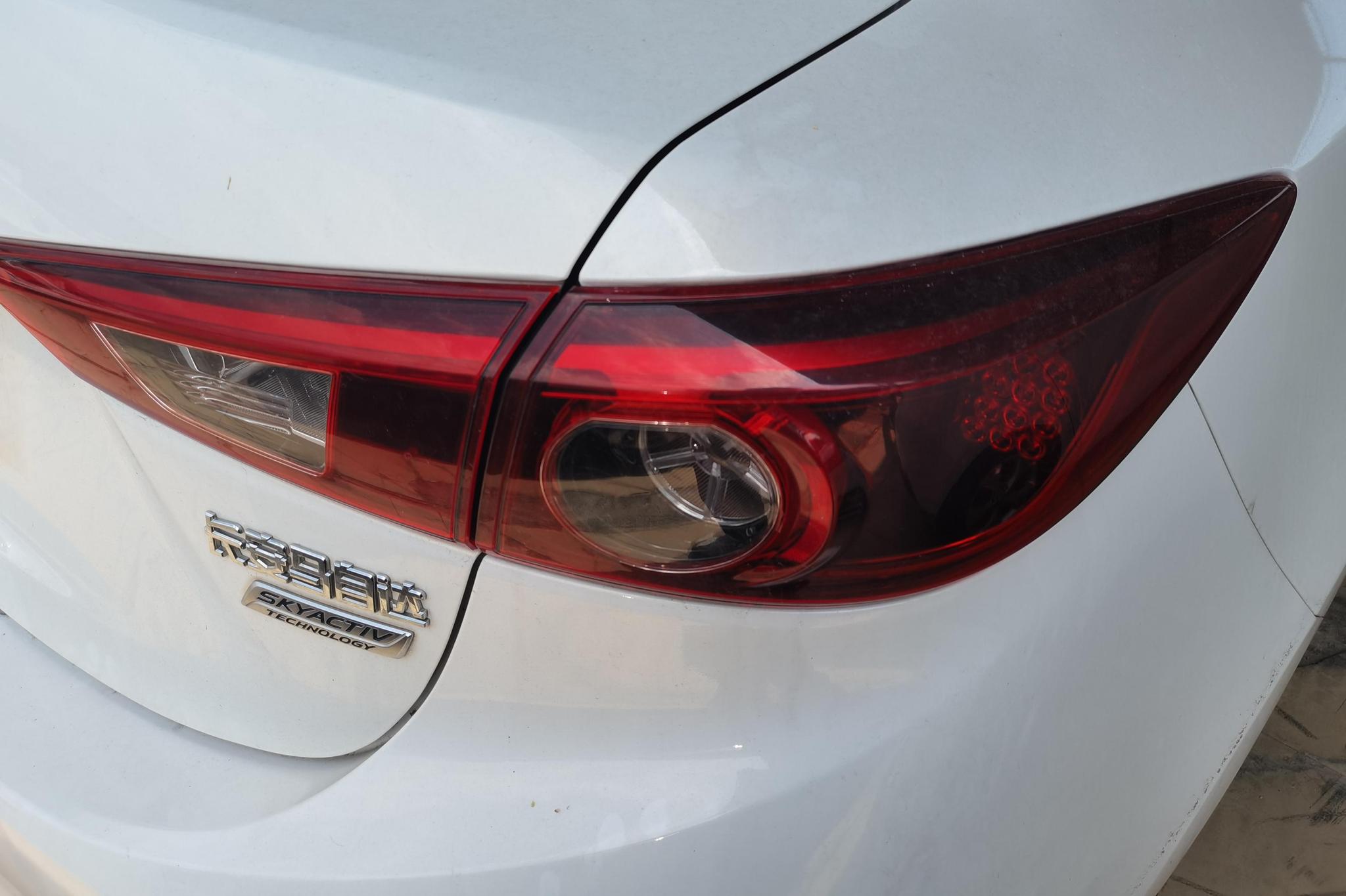 Mazda Mazda3 3 2017 1.5L AT Luxury V