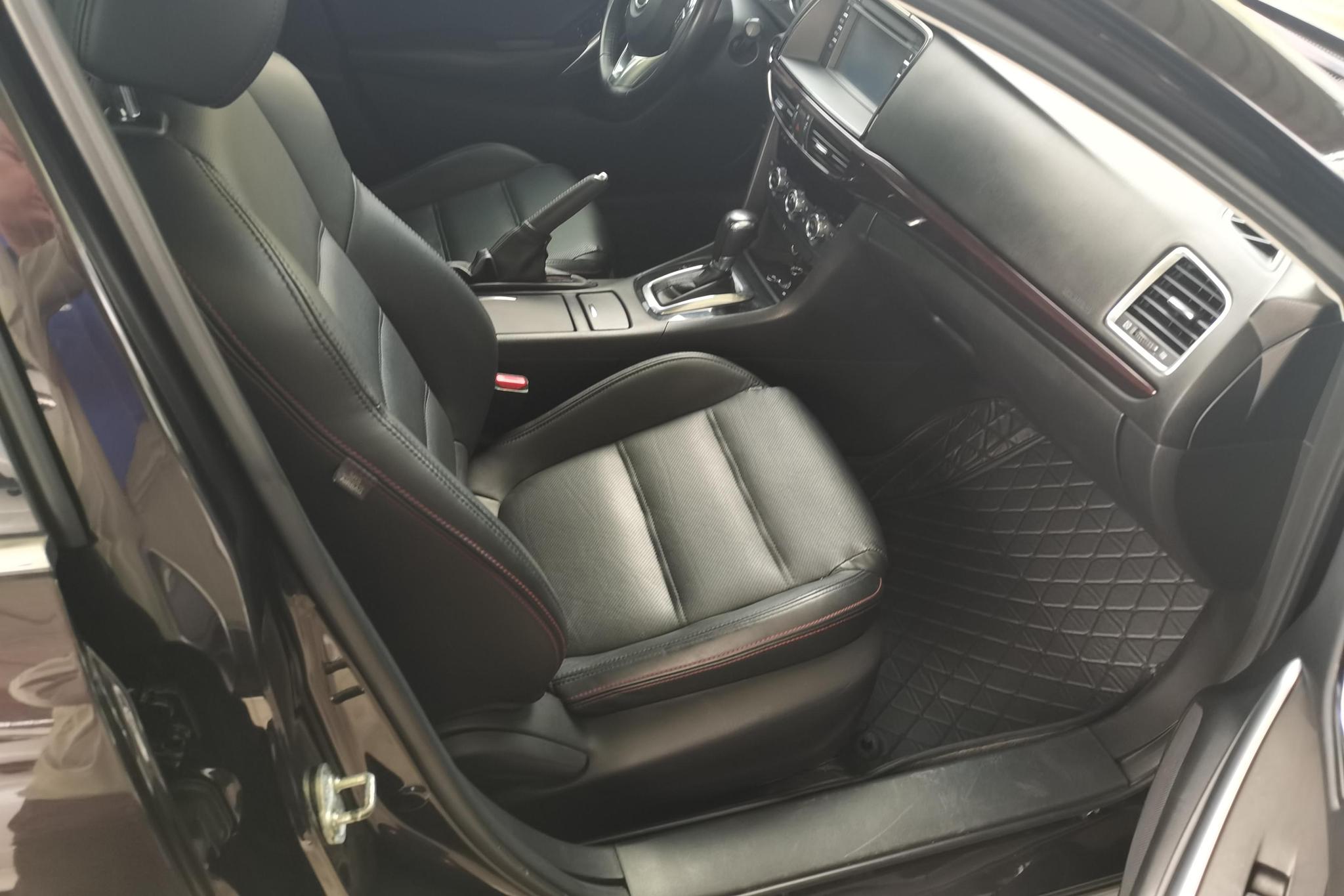 Mazda Atenza 2015 2.0L Luxury