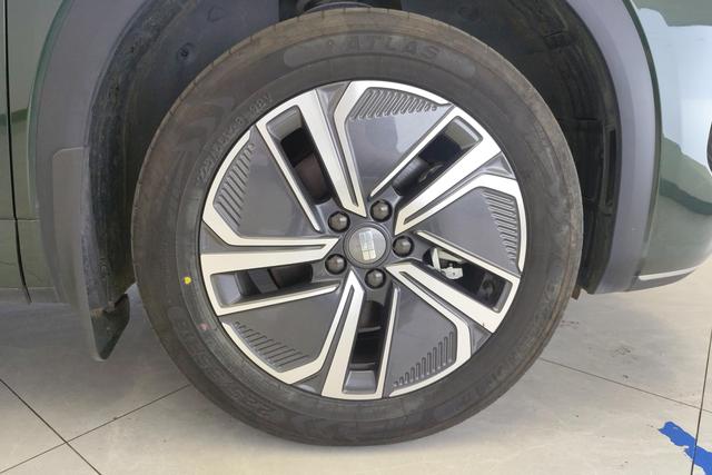 Geely Galaxy Starship 7 EM-i 2025 — фото 10
