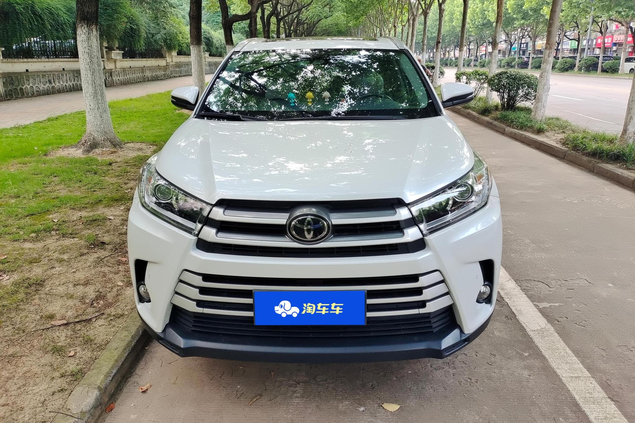 Toyota Highlander 2021 2.0T Luxury 7 мест