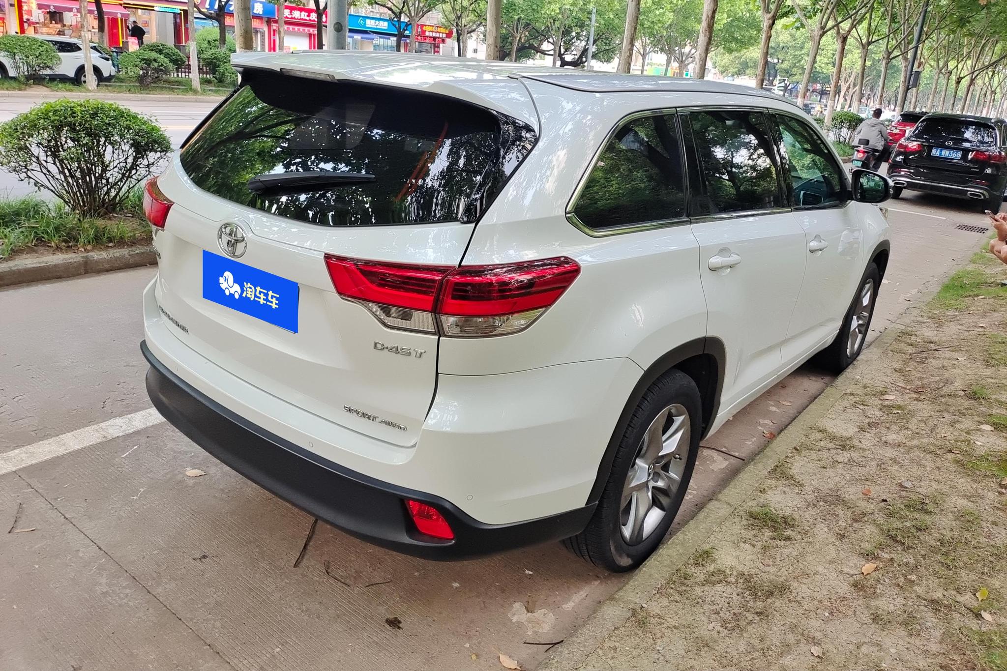 Toyota Highlander 2021 2.0T Luxury 7 мест