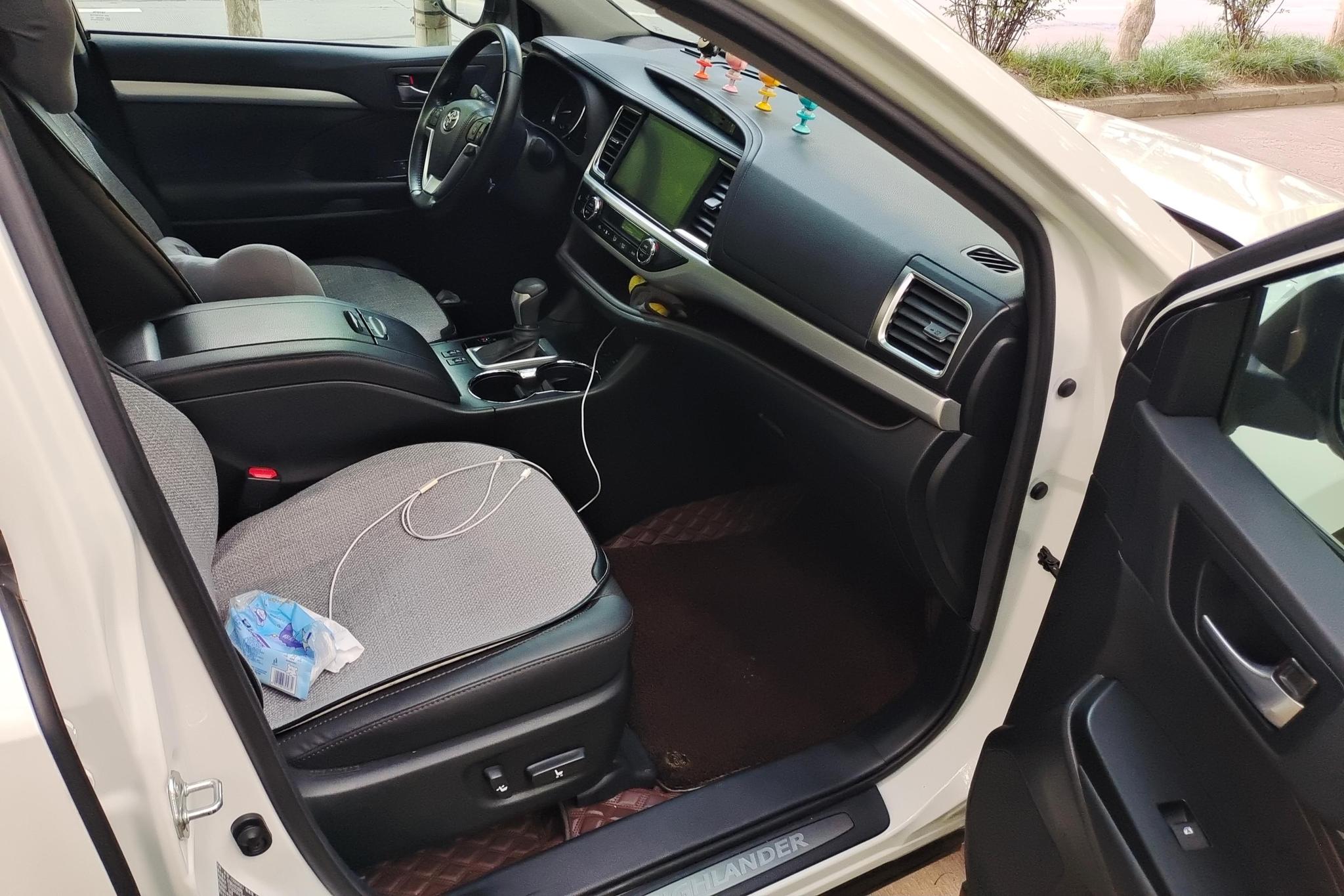 Toyota Highlander 2021 2.0T Luxury 7 мест