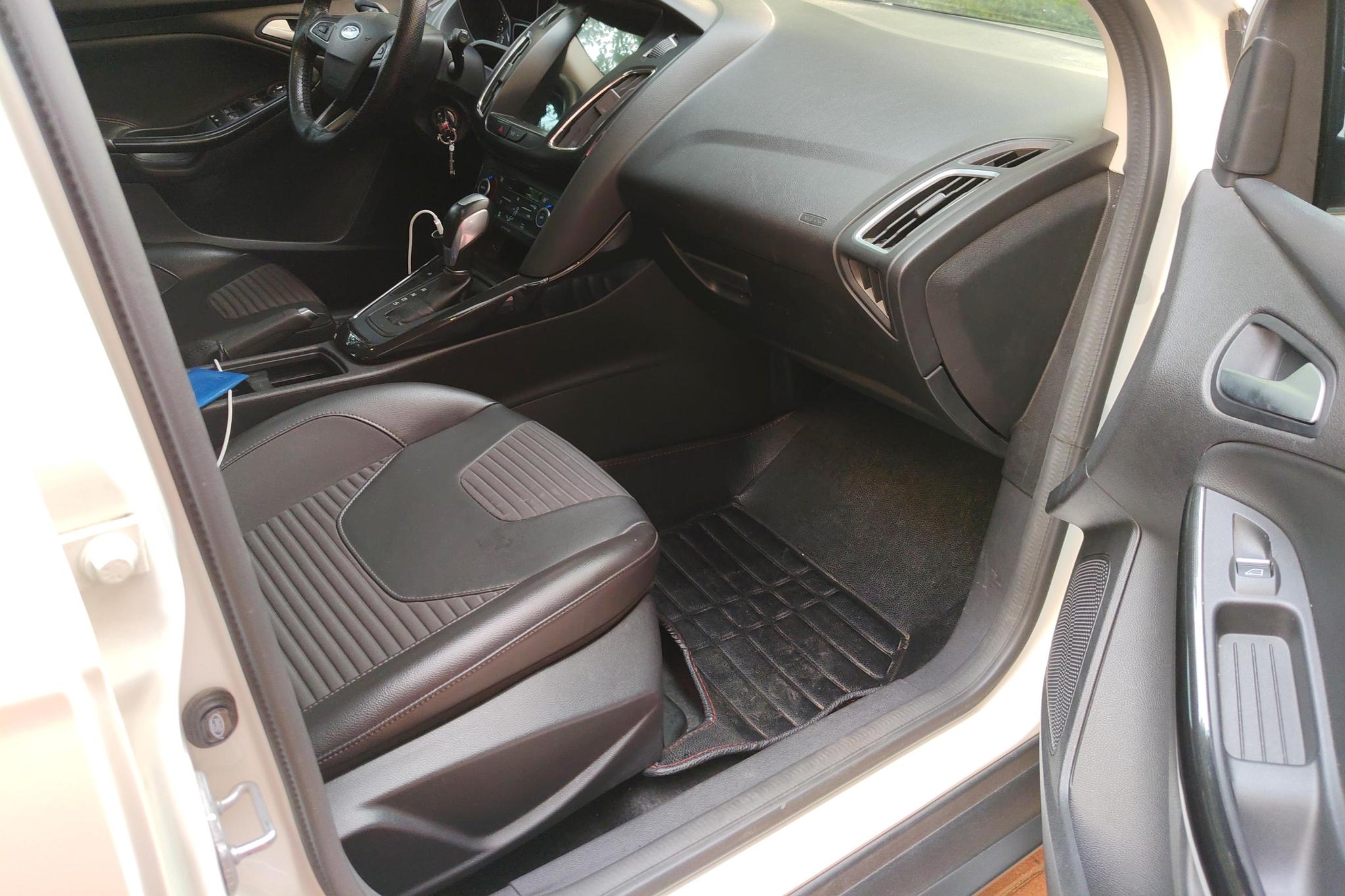Ford Focus 2018 EcoBoost 180 AT Elite