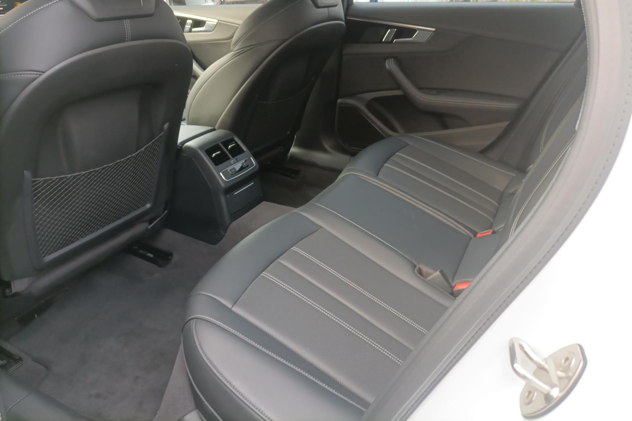 Audi A4L id 4439391 из Китая 8