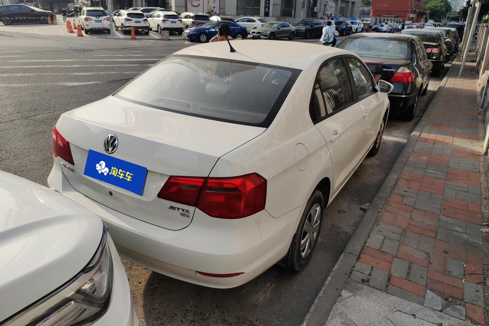 Volkswagen Jetta 2015 1.6L MT Fashion