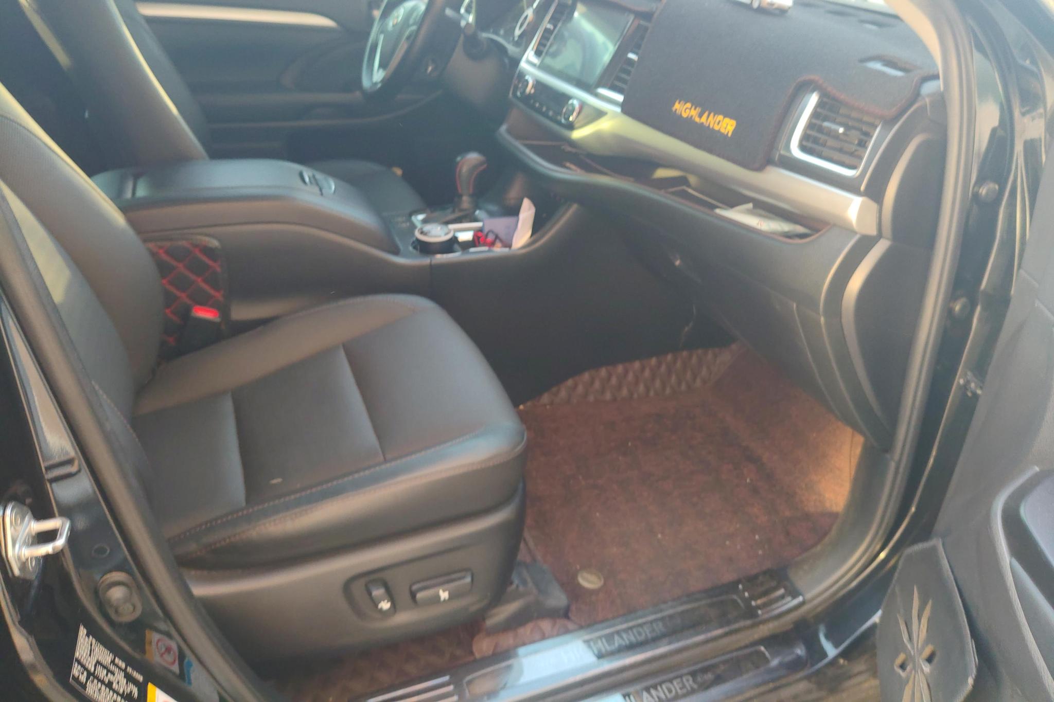 Toyota Highlander 2018 2.0T Luxury 7 мест VI