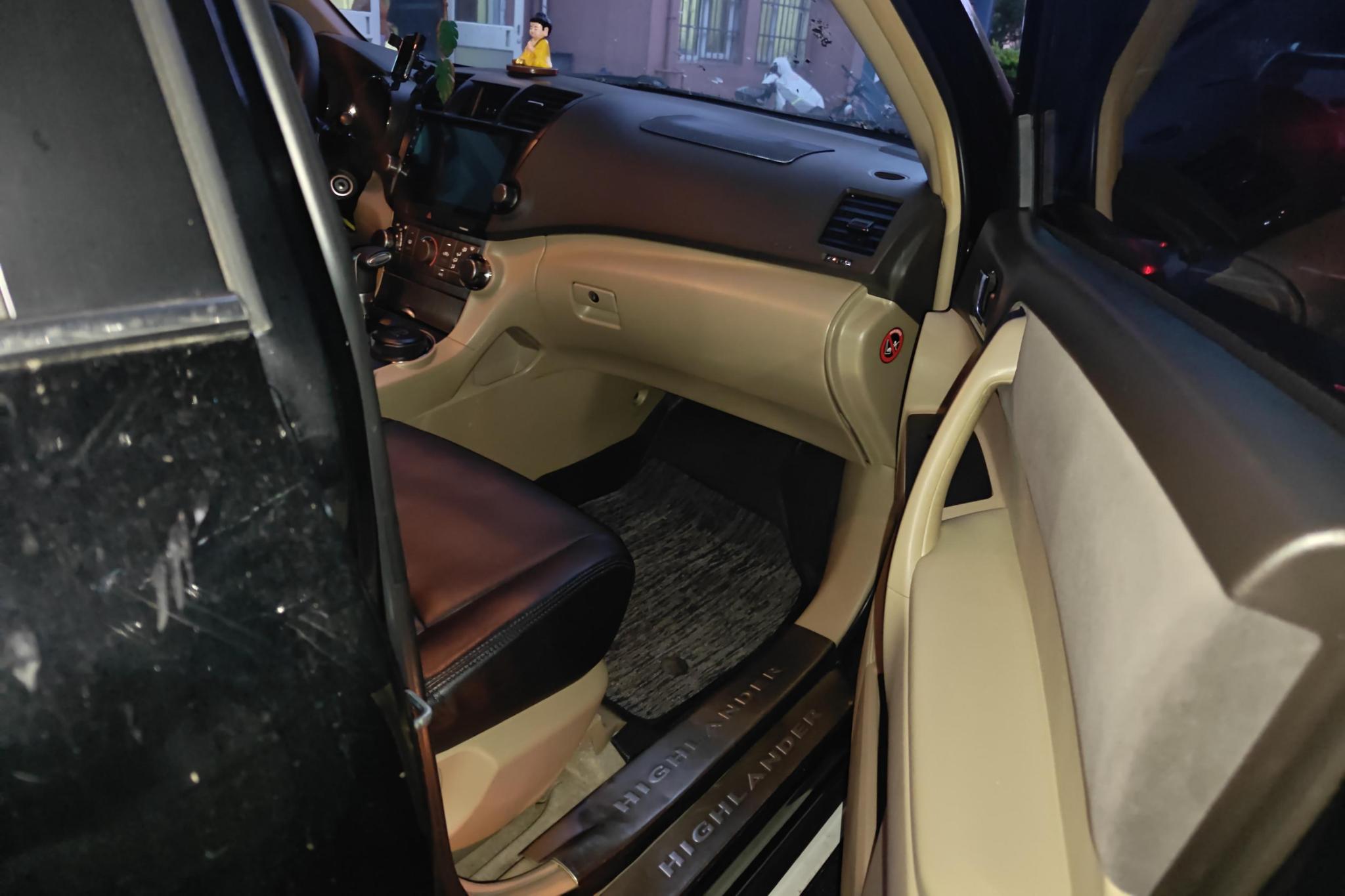 Toyota Highlander 2012 2.7L 5 мест Elite