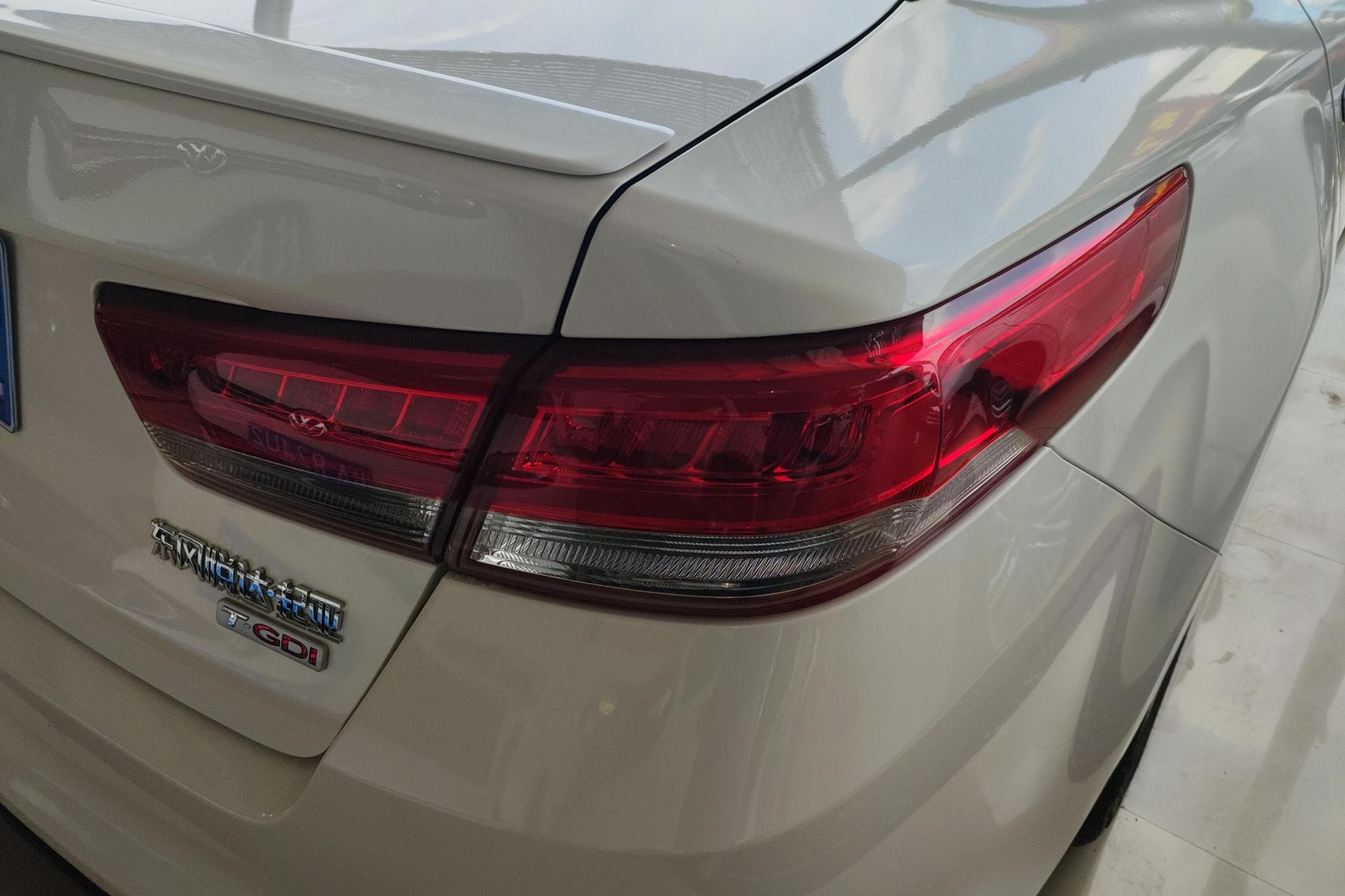 Kia K5 2016 1.6T AT LUX