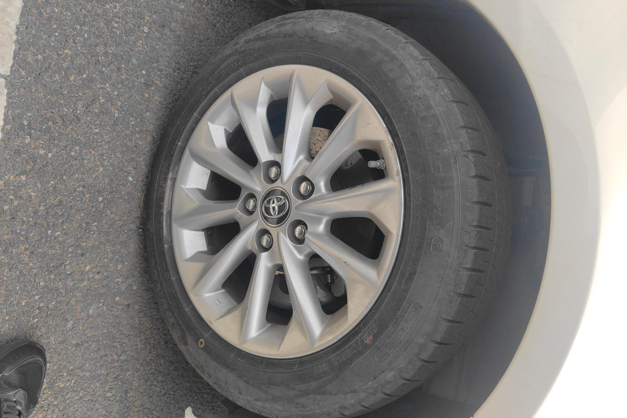 Toyota Corolla id 4453848 из Китая 7