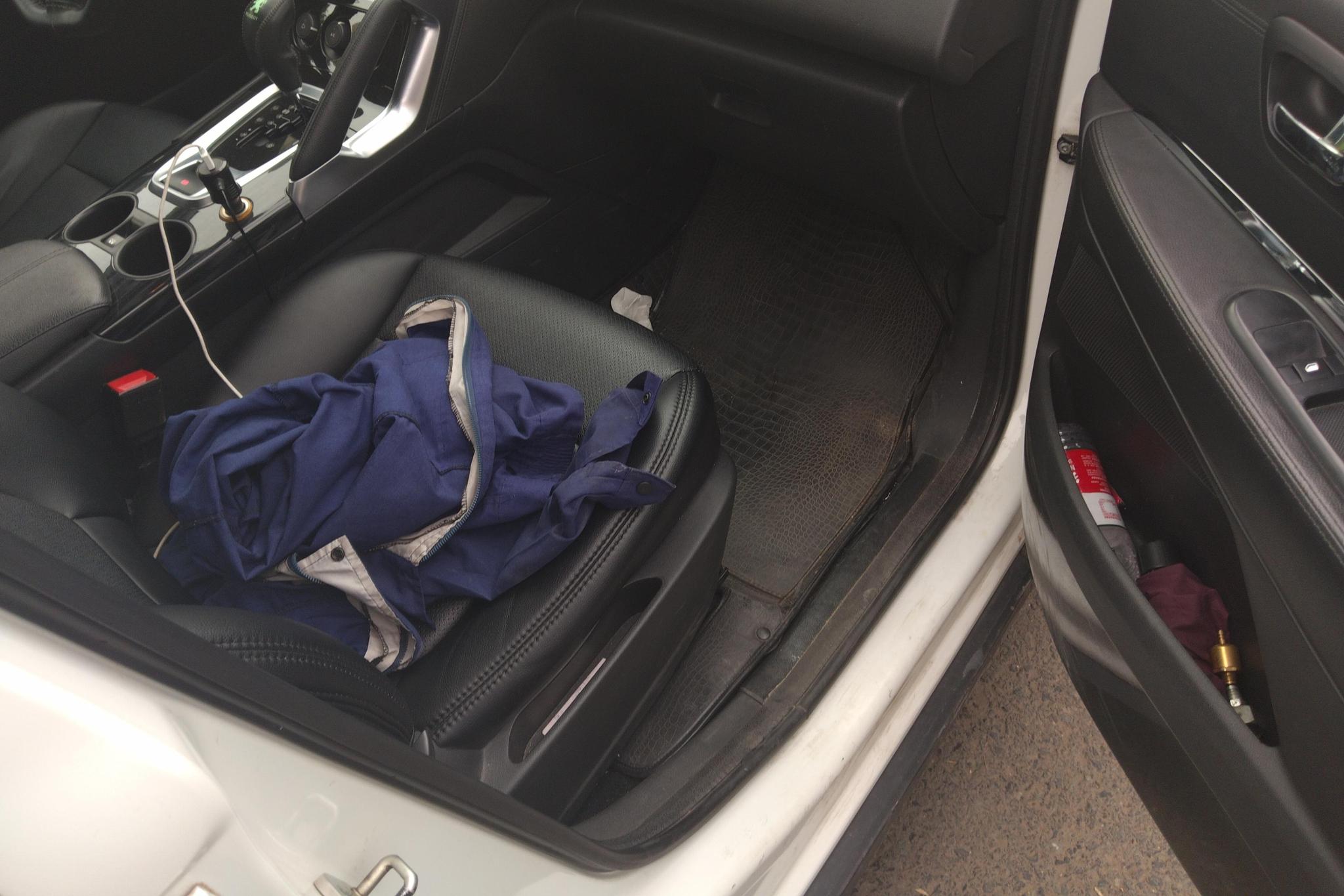 Peugeot 3008 2015 2.0L AT