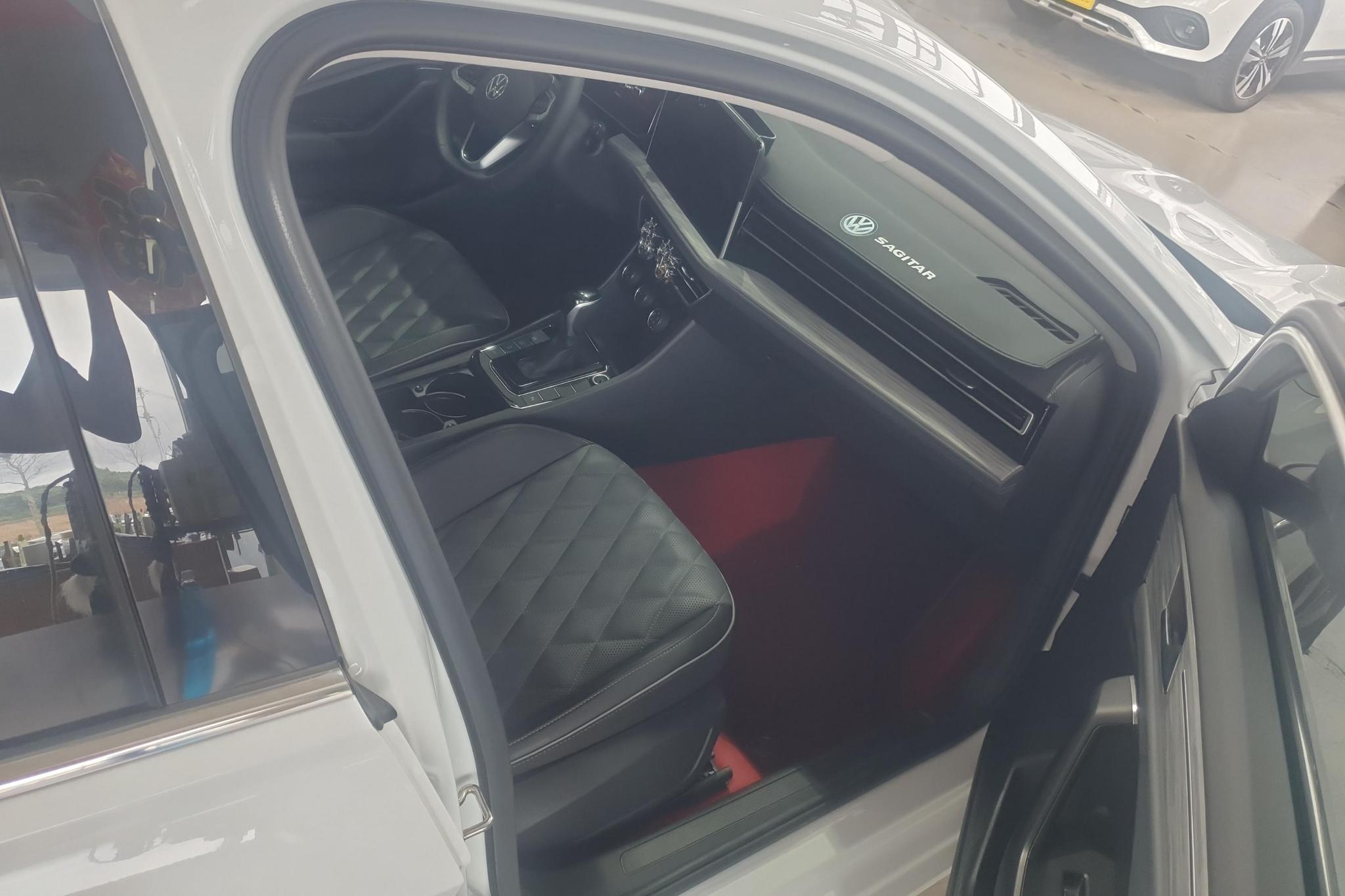 Volkswagen Sagitar 2023 300TSI DSG